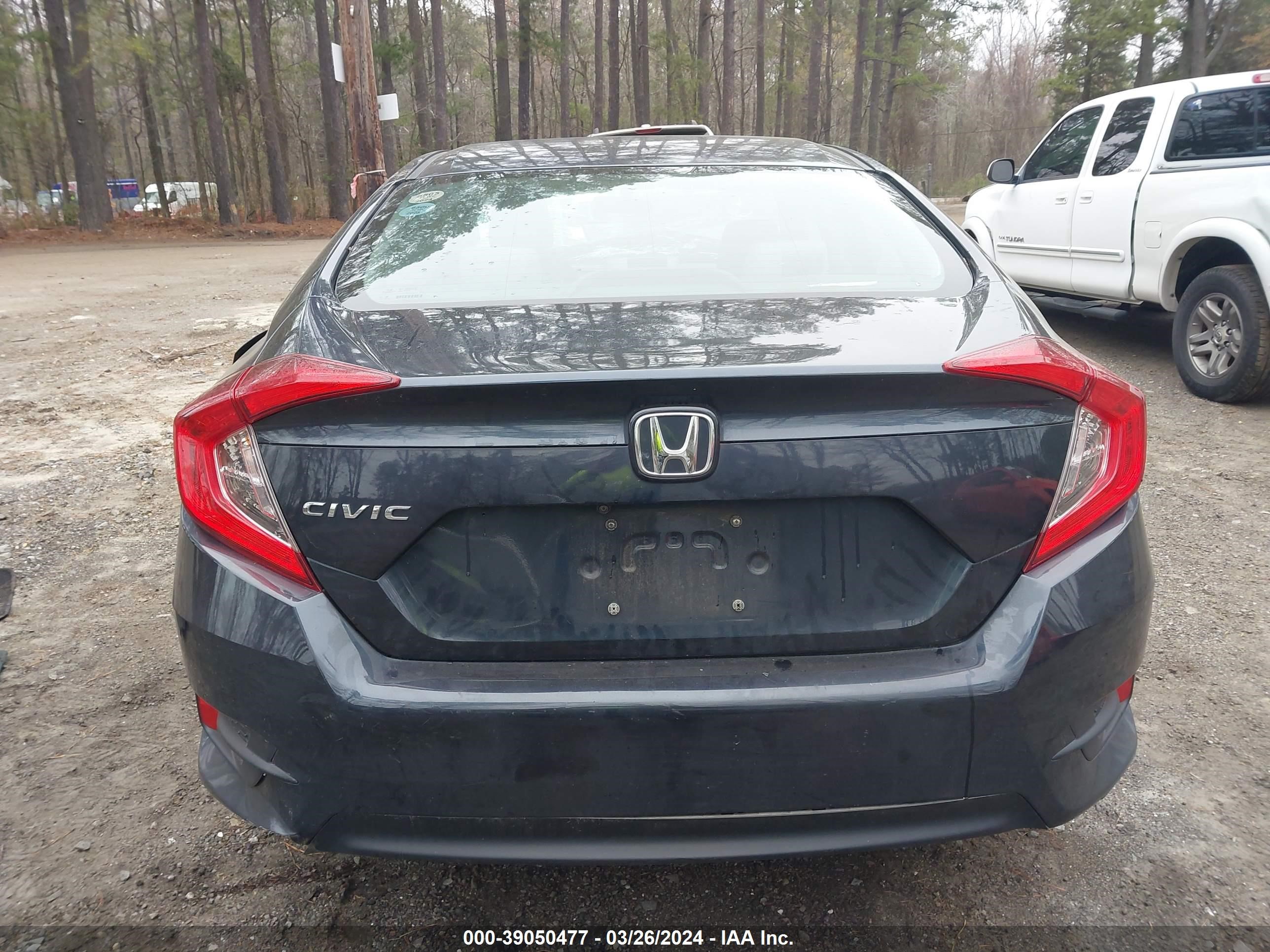 Photo 15 VIN: 2HGFC2F55JH597886 - HONDA CIVIC 