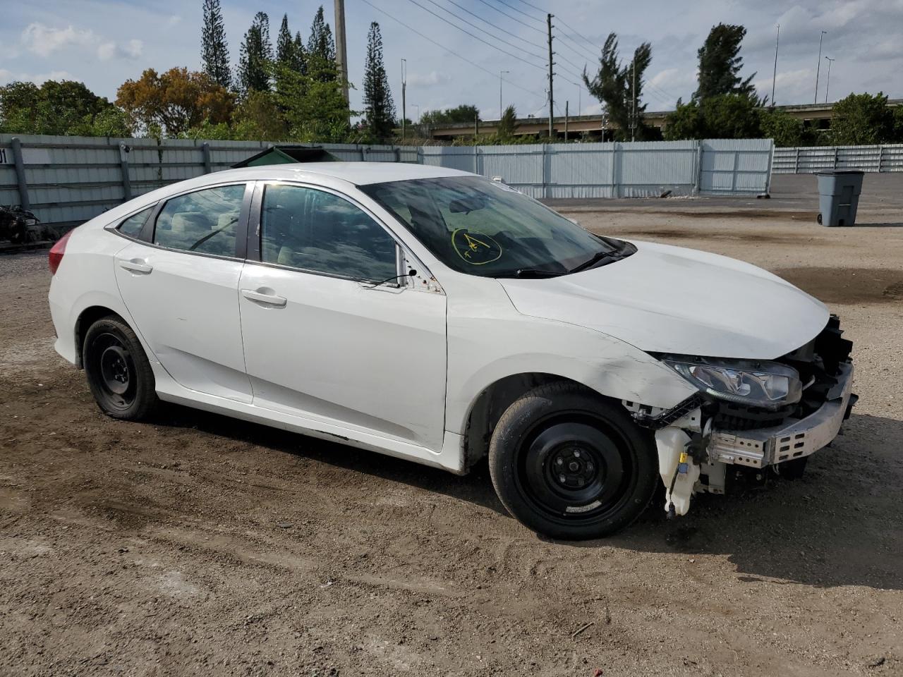 Photo 3 VIN: 2HGFC2F56JH603758 - HONDA CIVIC 