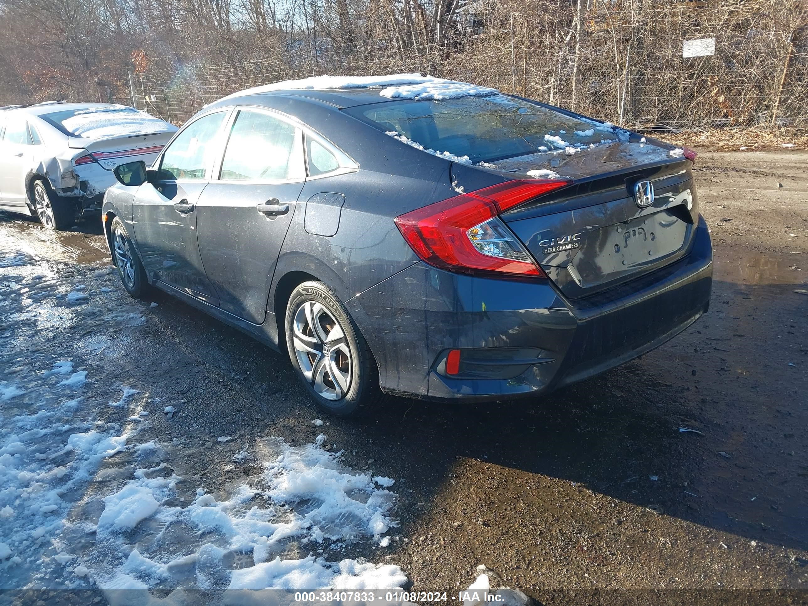 Photo 2 VIN: 2HGFC2F57JH511431 - HONDA CIVIC 