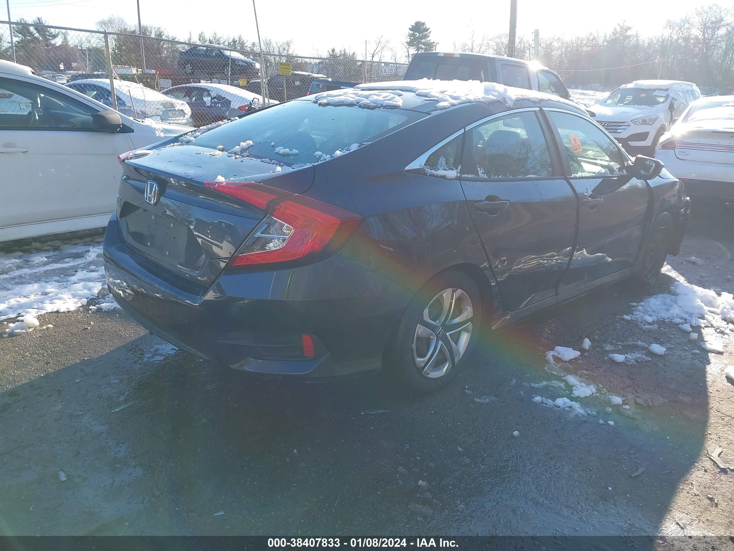 Photo 3 VIN: 2HGFC2F57JH511431 - HONDA CIVIC 