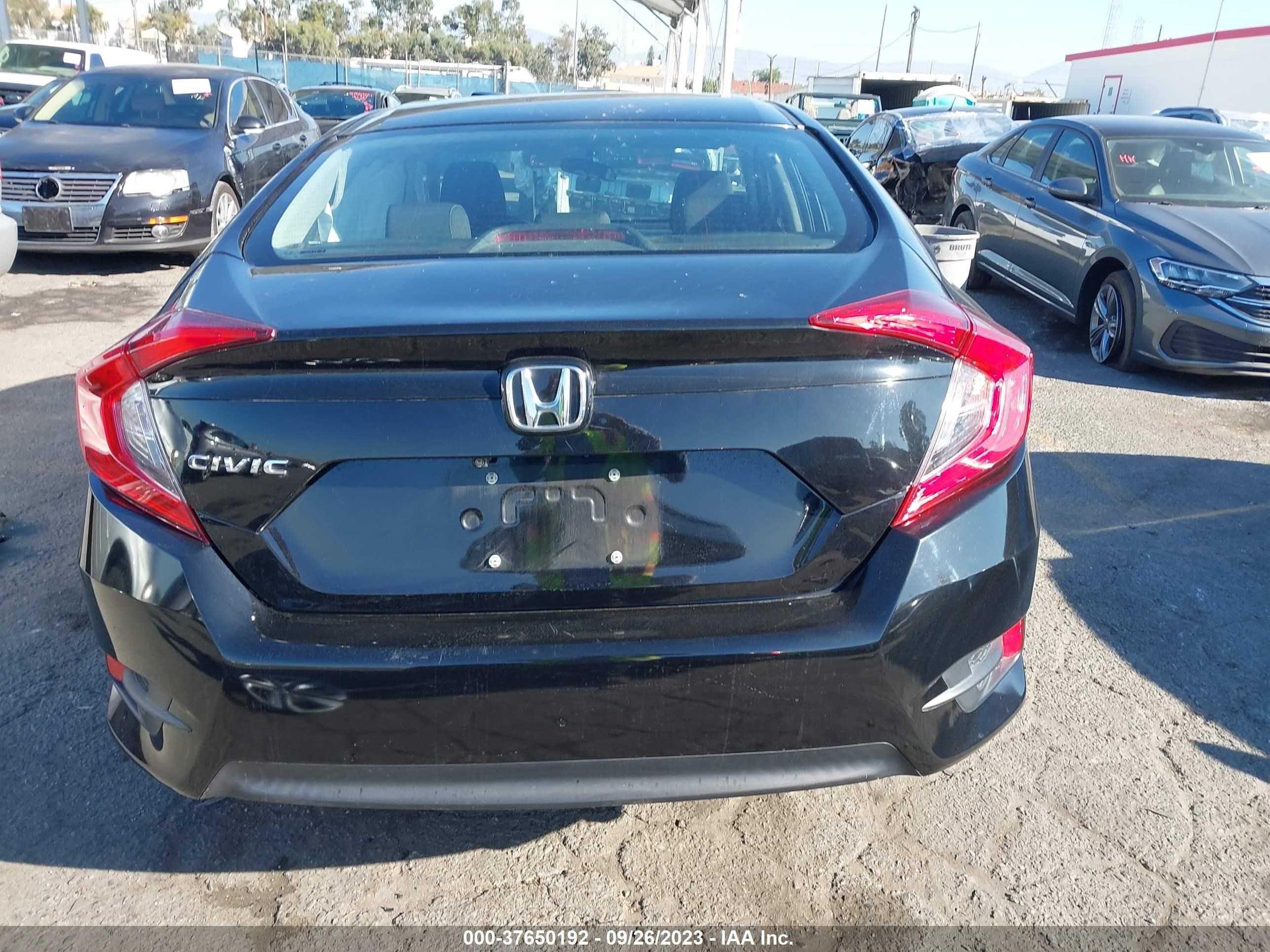 Photo 16 VIN: 2HGFC2F57JH562721 - HONDA CIVIC 