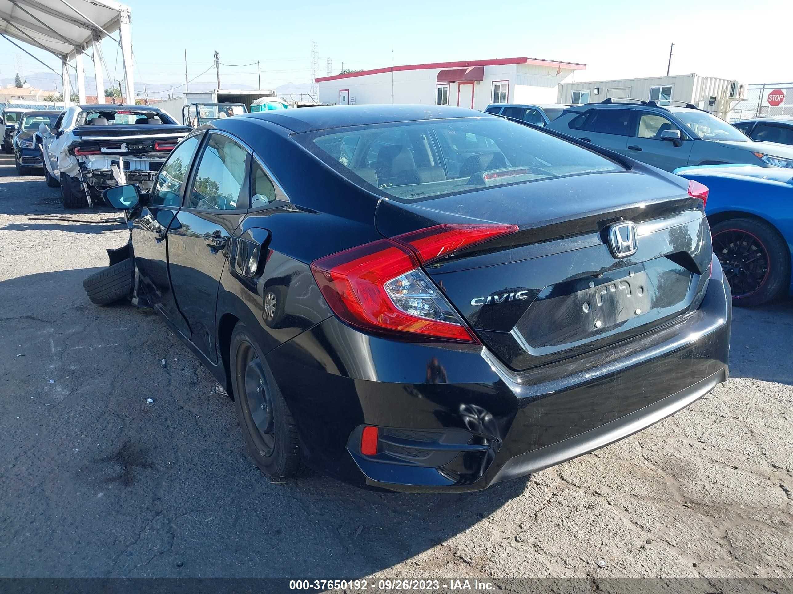 Photo 2 VIN: 2HGFC2F57JH562721 - HONDA CIVIC 