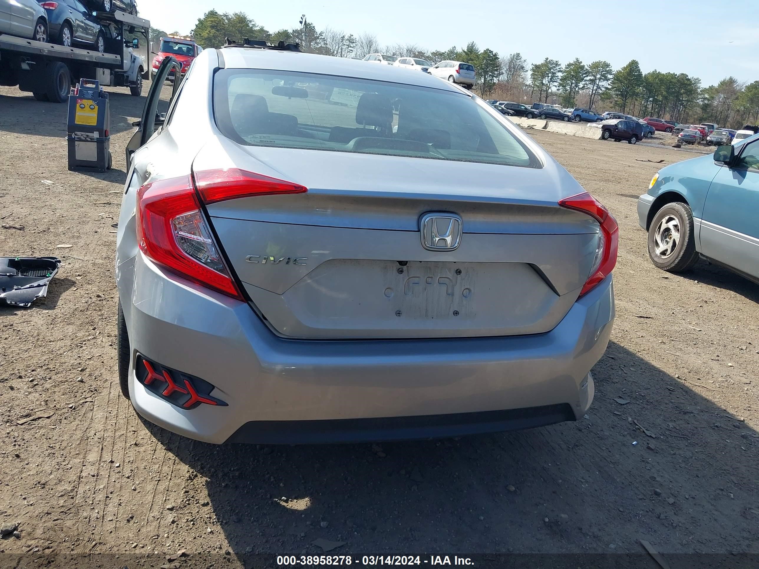 Photo 15 VIN: 2HGFC2F57JH590664 - HONDA CIVIC 