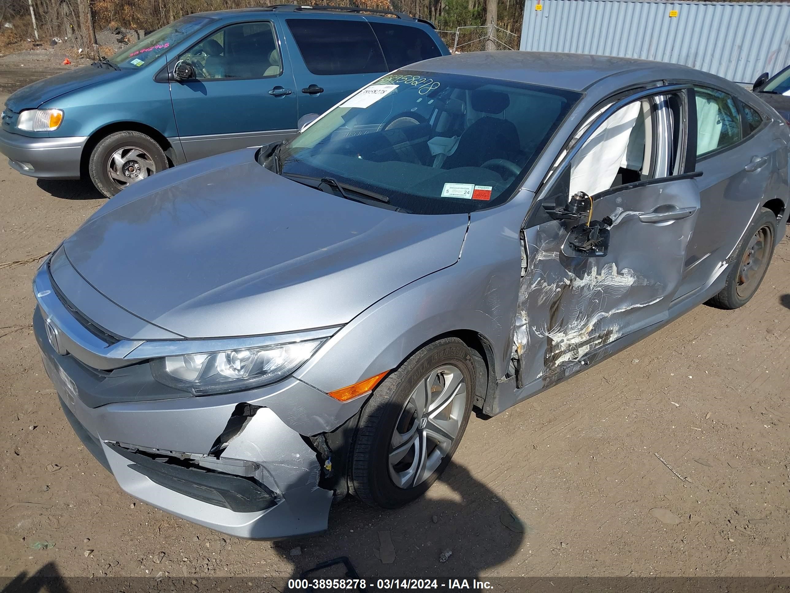 Photo 5 VIN: 2HGFC2F57JH590664 - HONDA CIVIC 