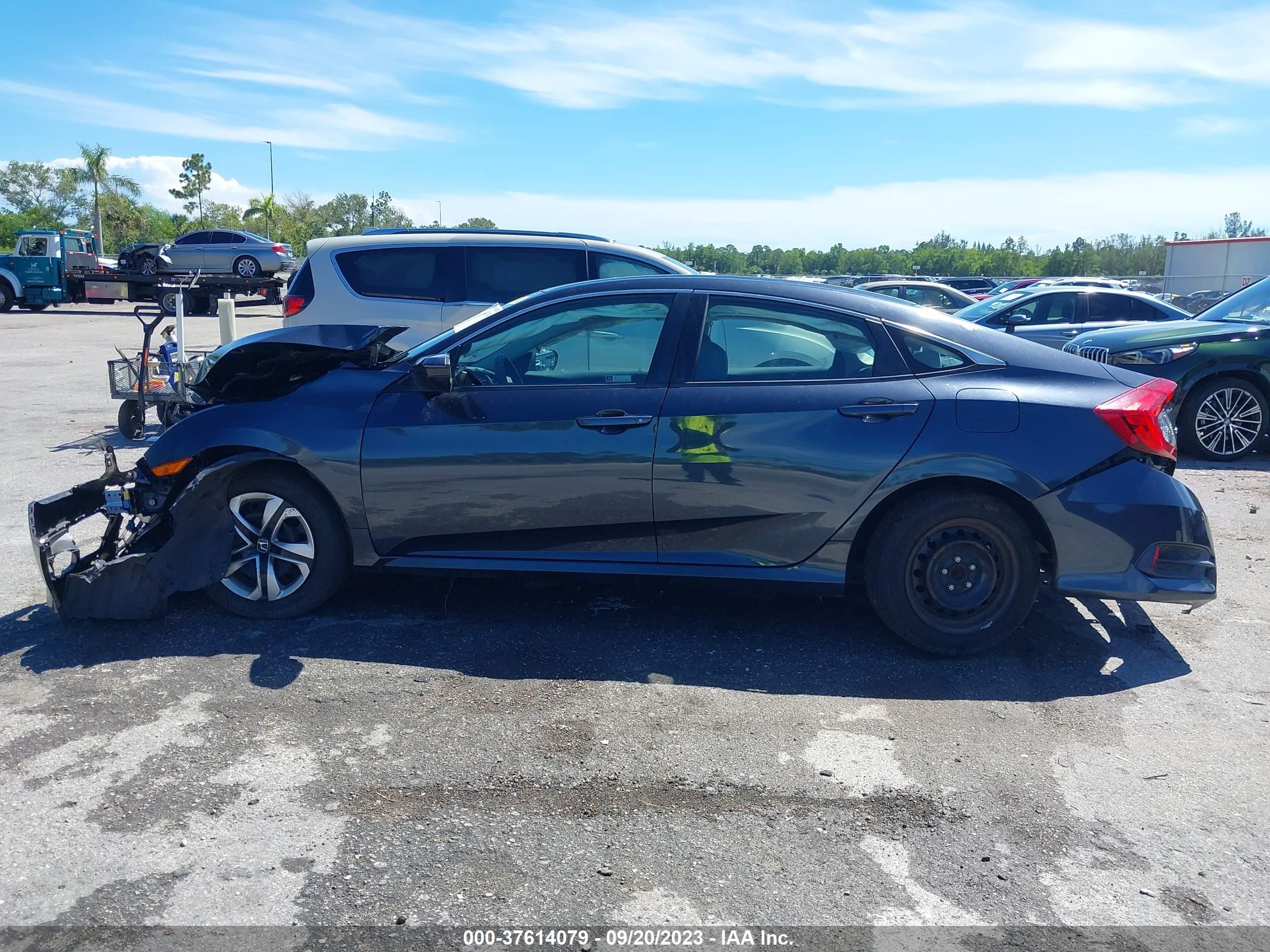 Photo 13 VIN: 2HGFC2F57JH600450 - HONDA CIVIC 