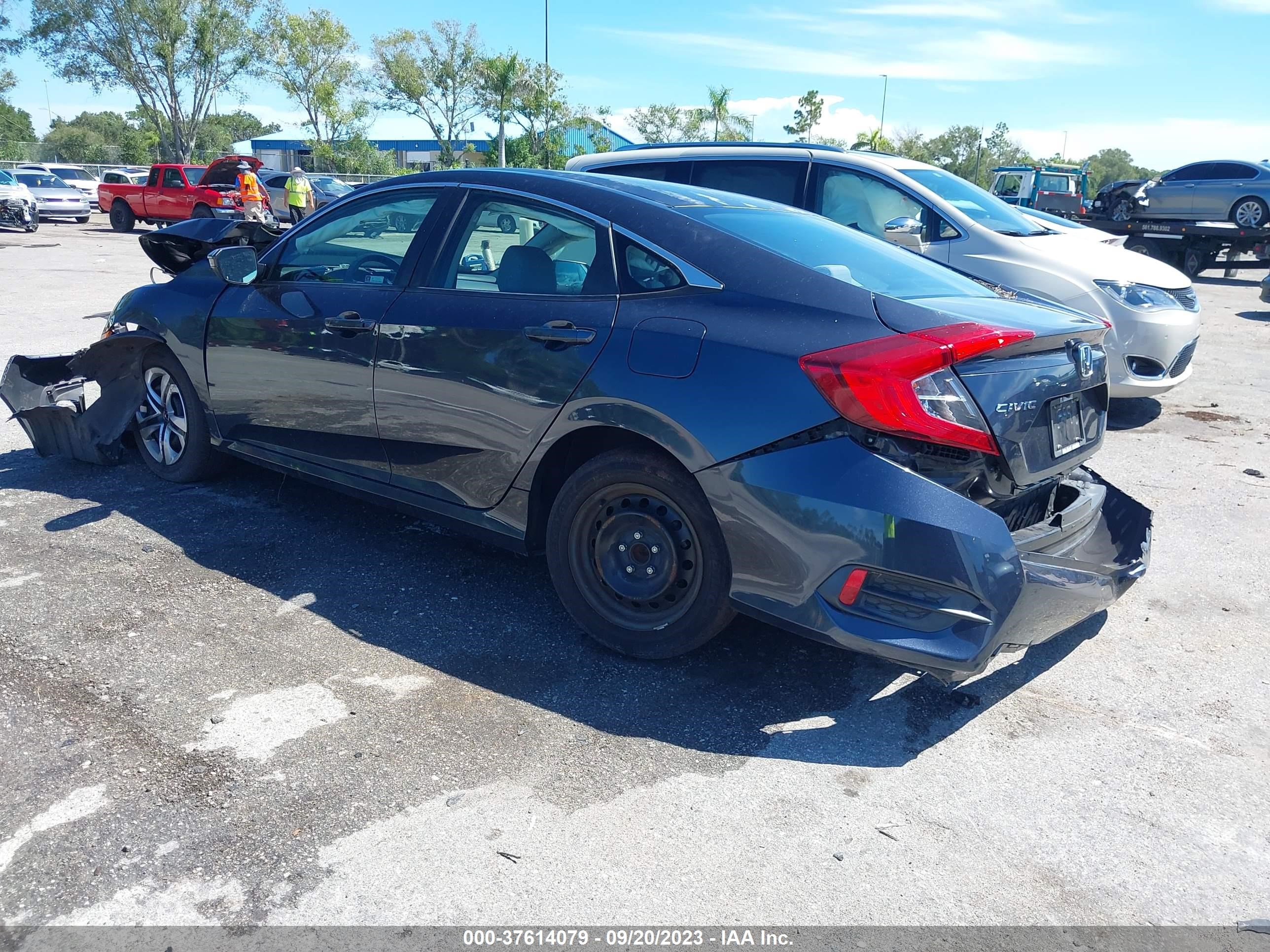 Photo 2 VIN: 2HGFC2F57JH600450 - HONDA CIVIC 