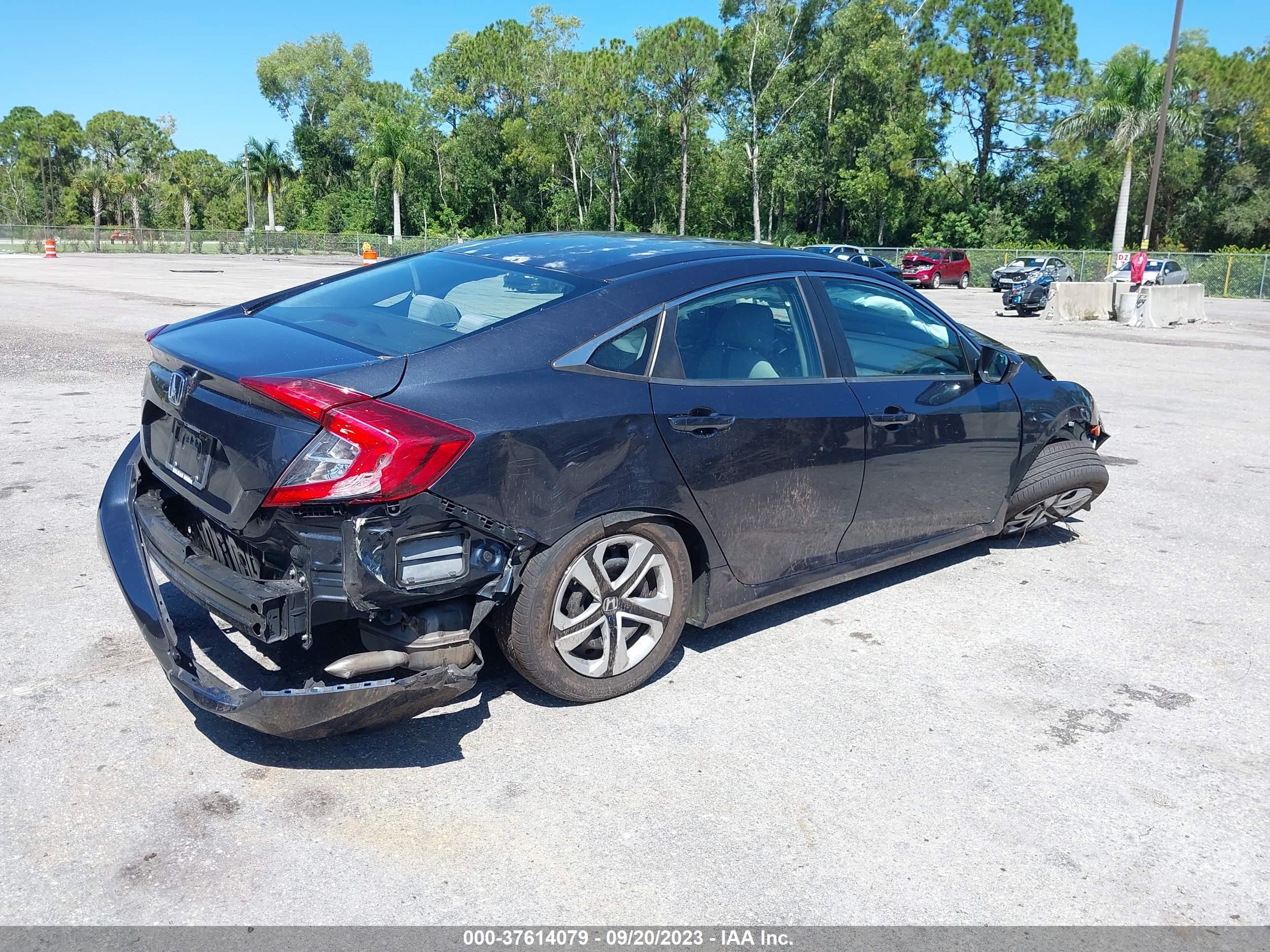 Photo 3 VIN: 2HGFC2F57JH600450 - HONDA CIVIC 