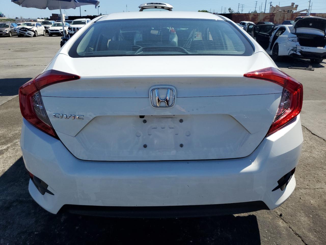 Photo 5 VIN: 2HGFC2F57JH608127 - HONDA CIVIC 