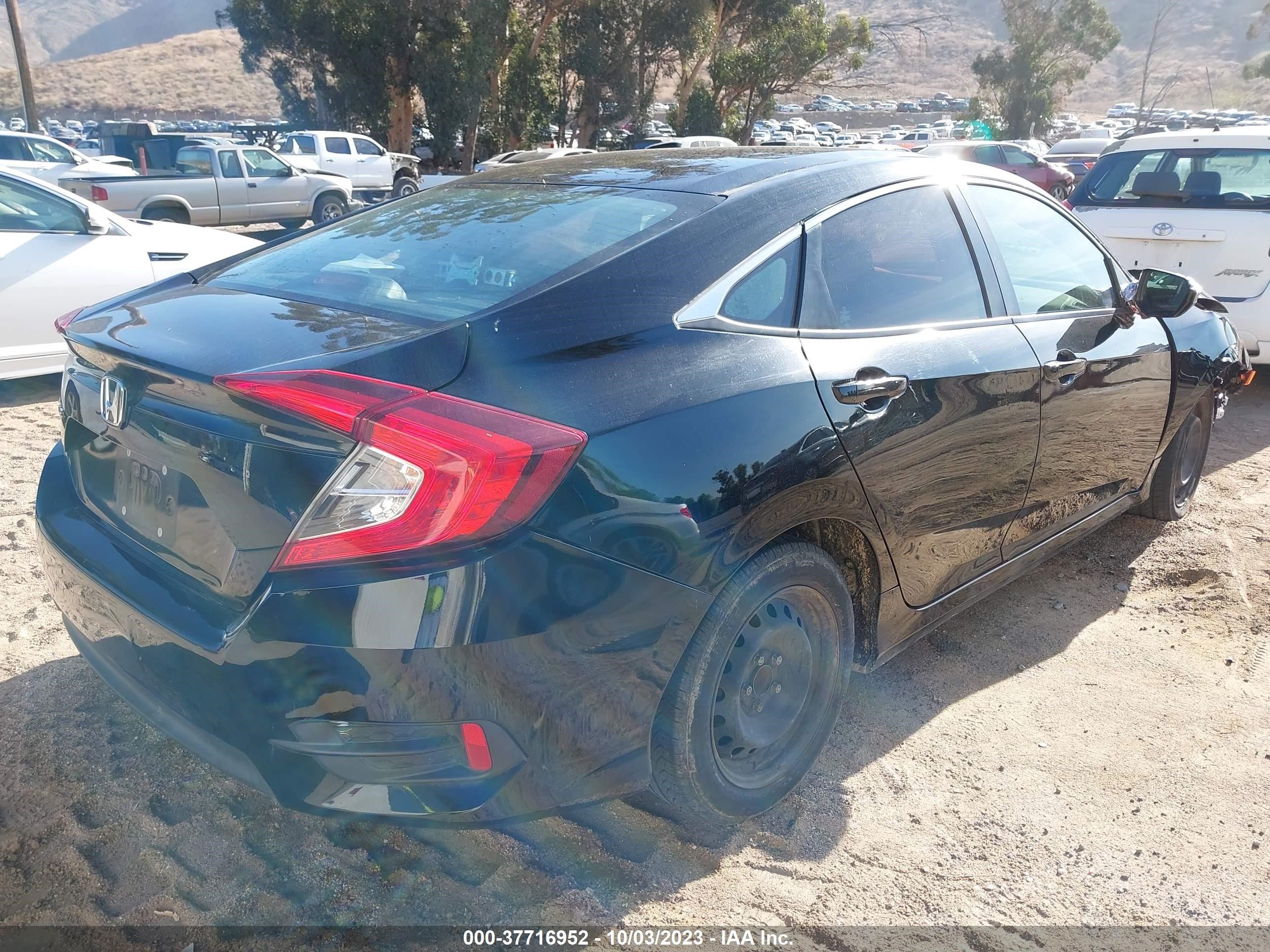 Photo 3 VIN: 2HGFC2F57JH608340 - HONDA CIVIC 