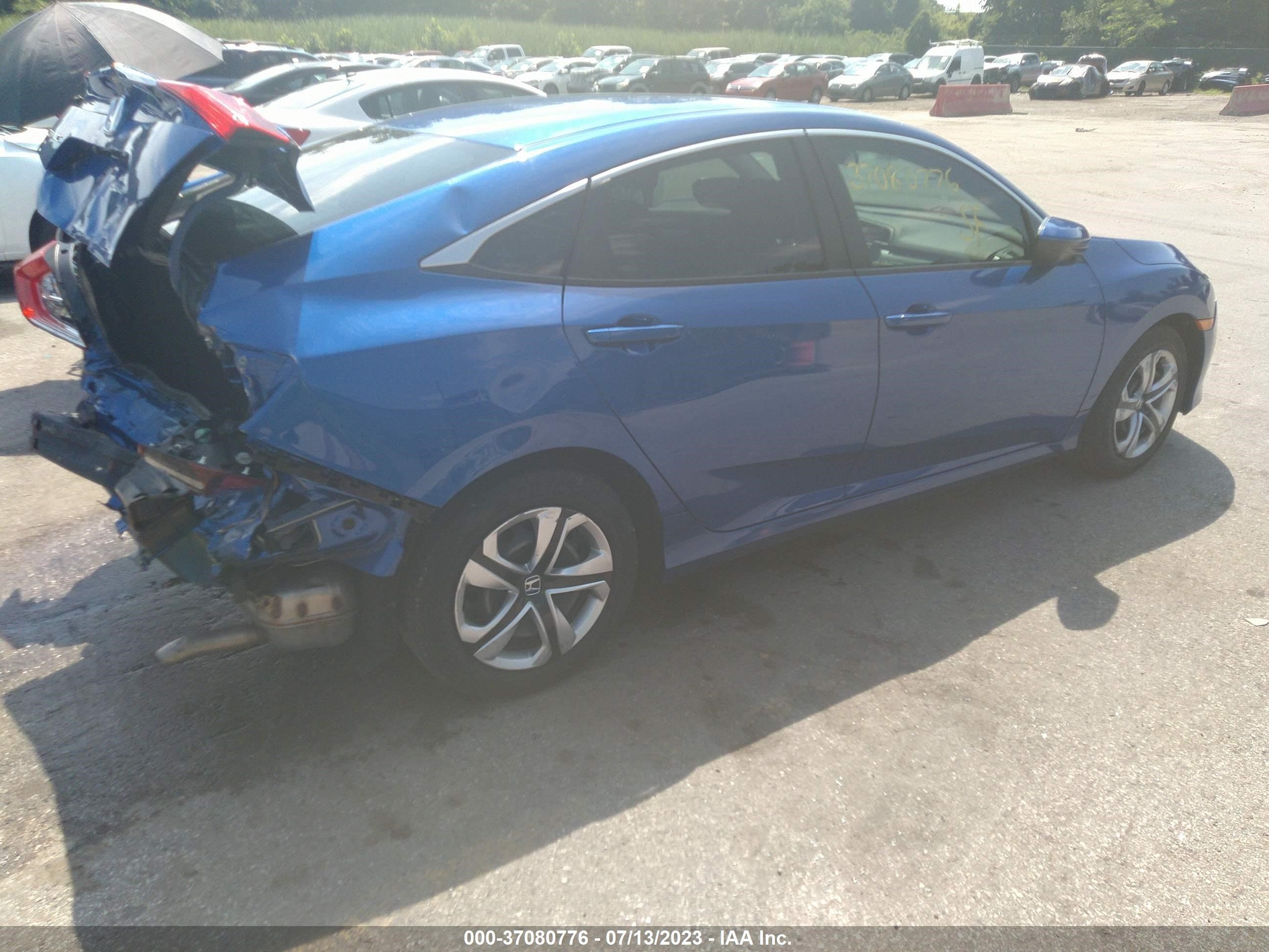 Photo 3 VIN: 2HGFC2F58JH551727 - HONDA CIVIC 