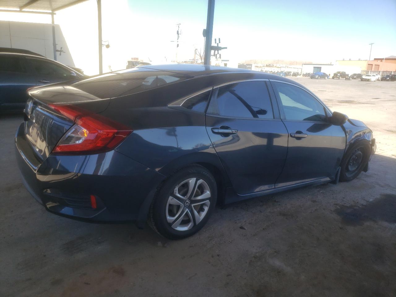 Photo 2 VIN: 2HGFC2F58JH582900 - HONDA CIVIC 