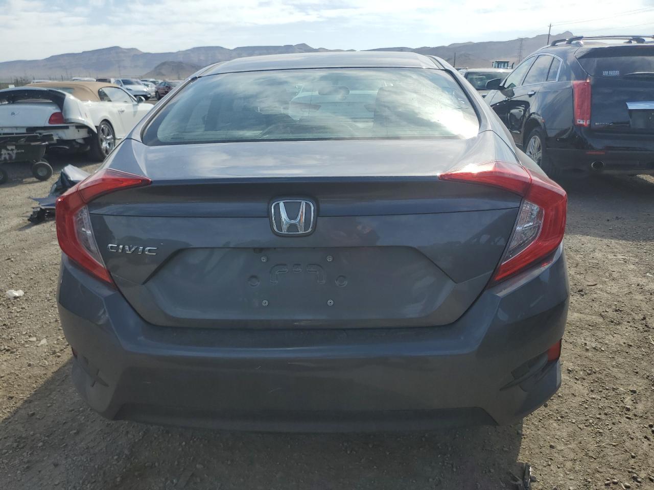 Photo 5 VIN: 2HGFC2F58JH602319 - HONDA CIVIC 