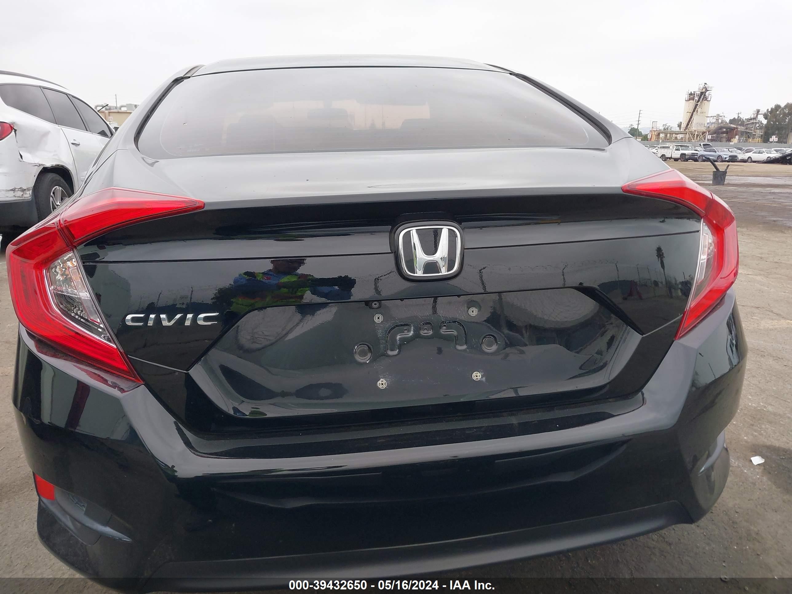 Photo 15 VIN: 2HGFC2F59JH558296 - HONDA CIVIC 