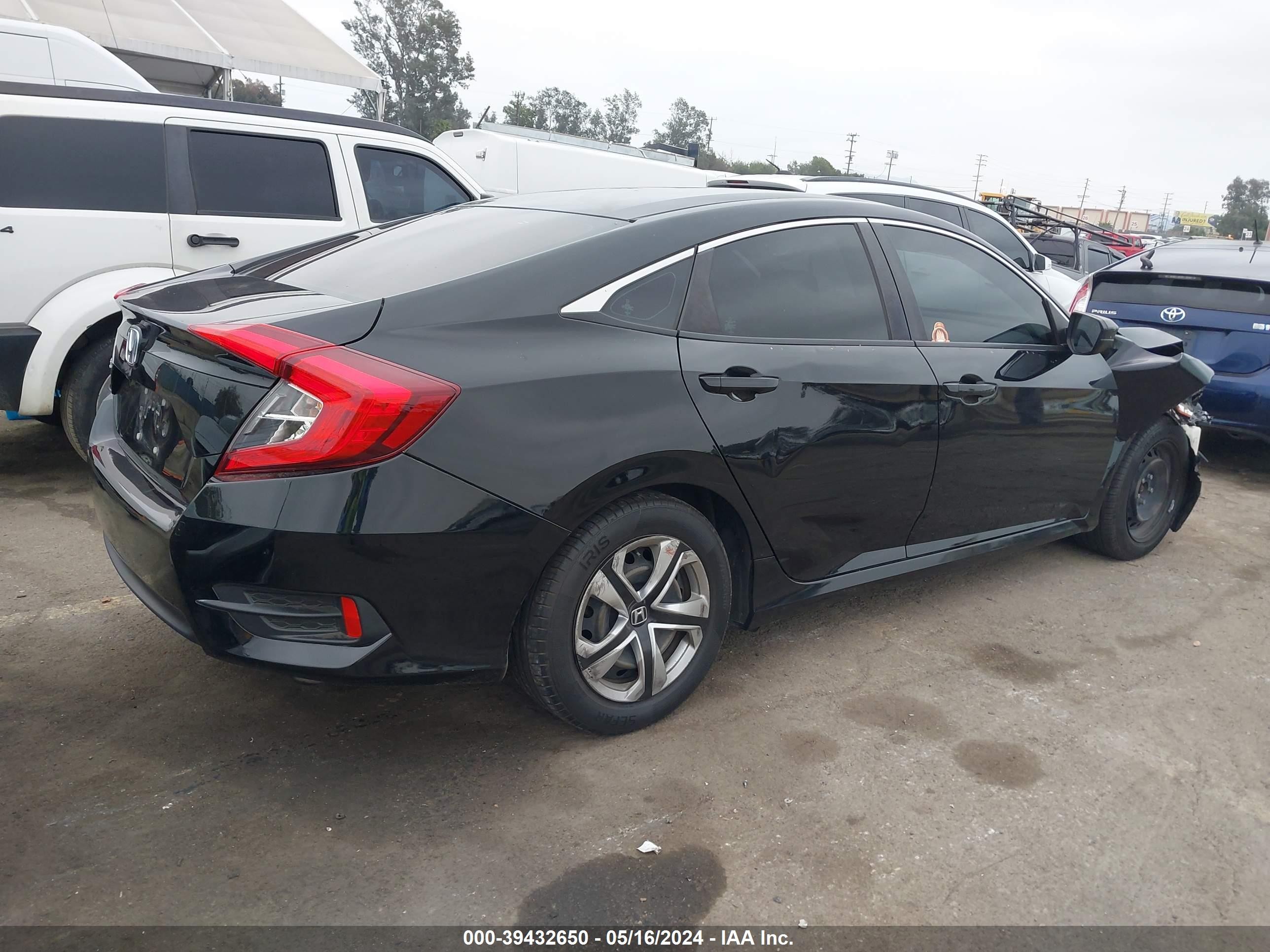 Photo 3 VIN: 2HGFC2F59JH558296 - HONDA CIVIC 