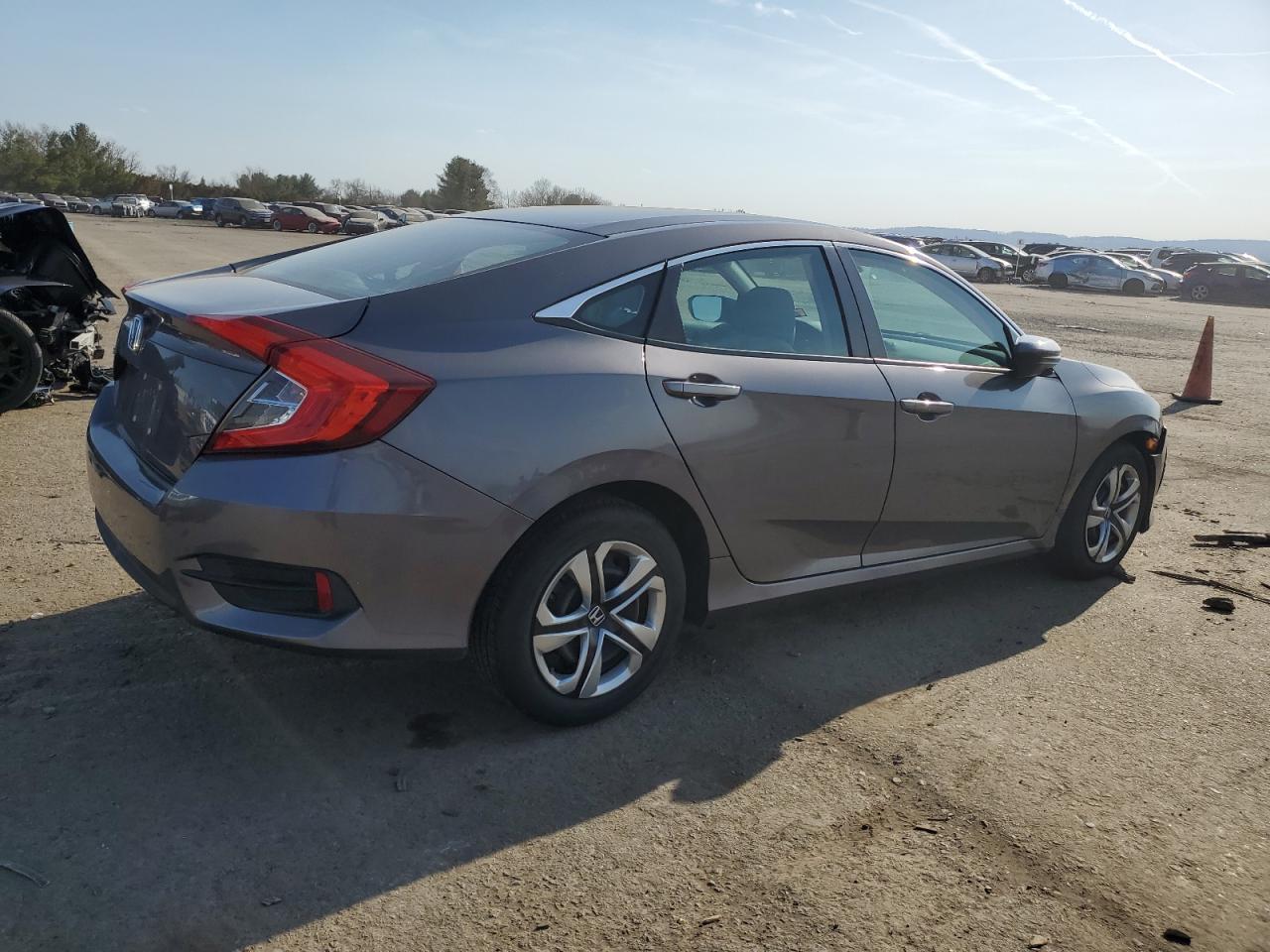 Photo 2 VIN: 2HGFC2F5XHH515323 - HONDA CIVIC 