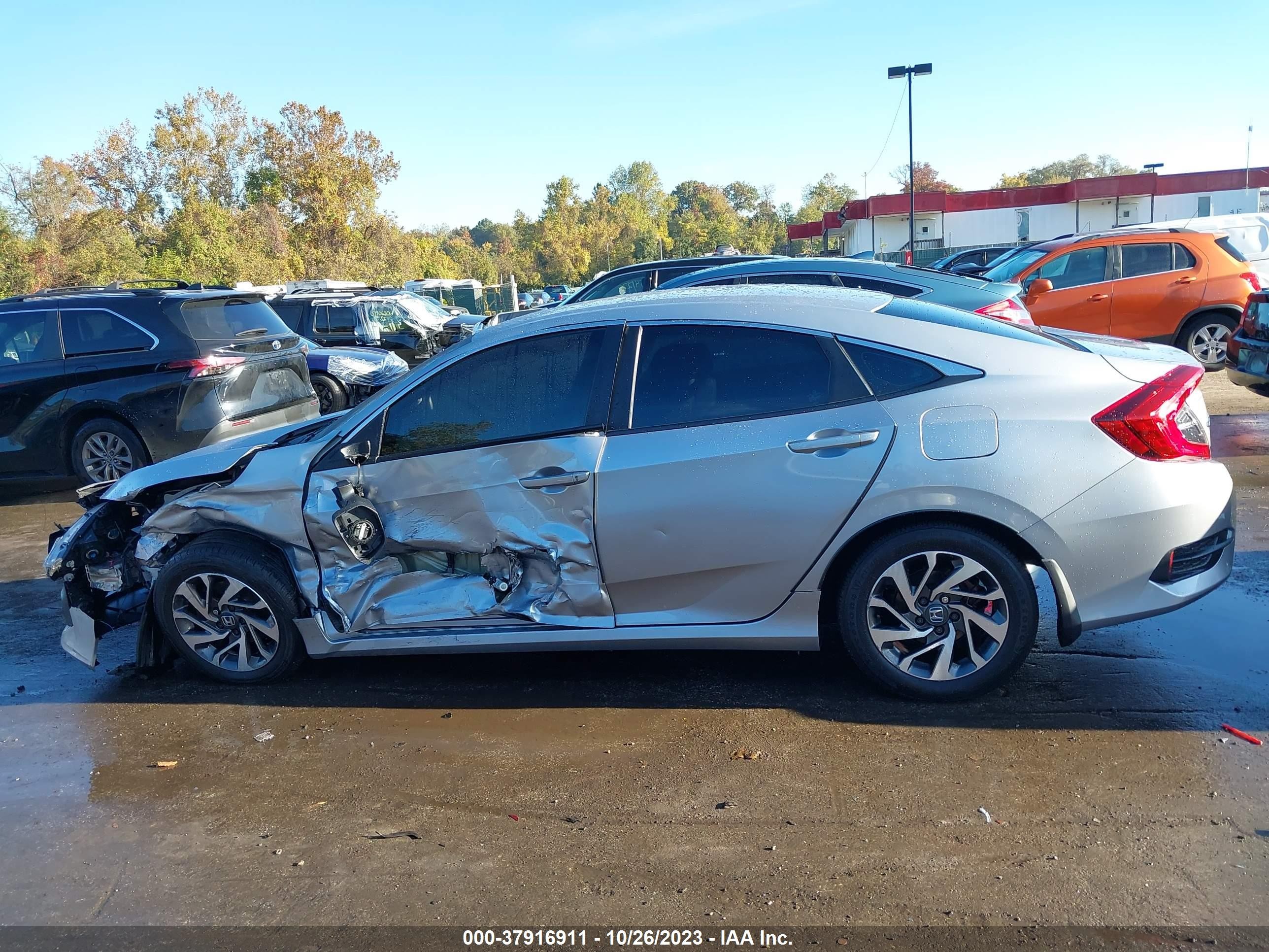 Photo 13 VIN: 2HGFC2F5XHH526290 - HONDA CIVIC 