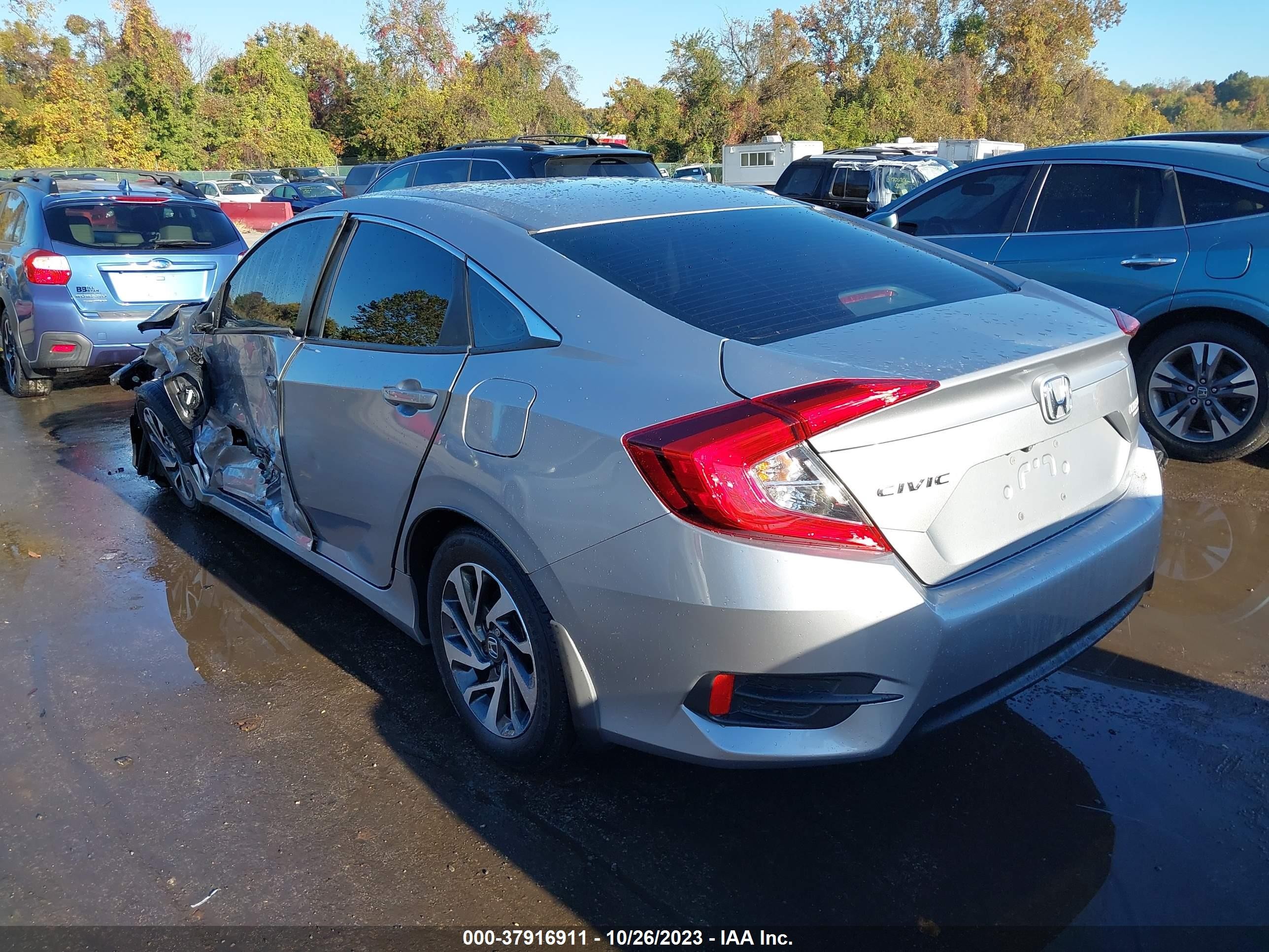 Photo 2 VIN: 2HGFC2F5XHH526290 - HONDA CIVIC 