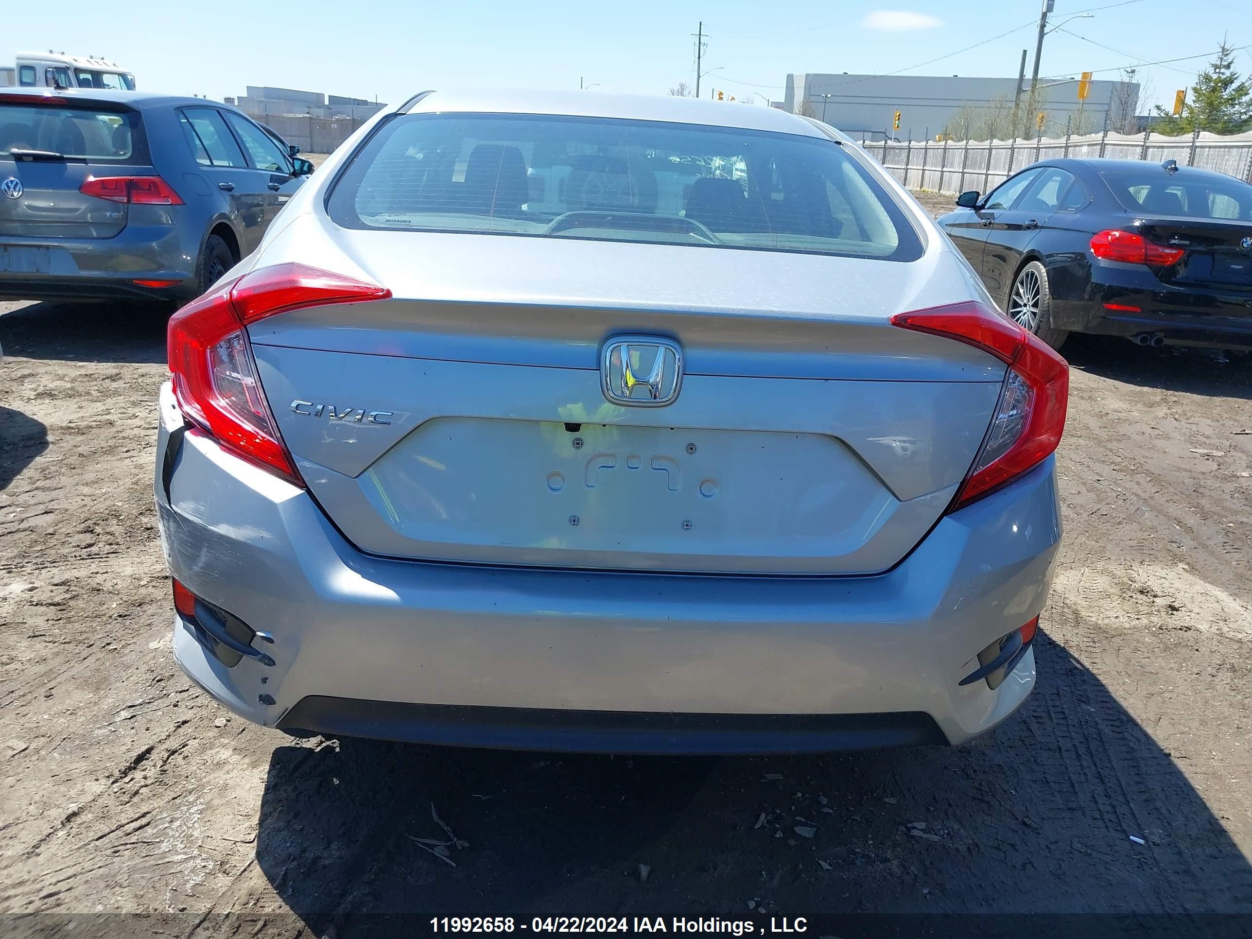 Photo 15 VIN: 2HGFC2F5XJH018858 - HONDA CIVIC 