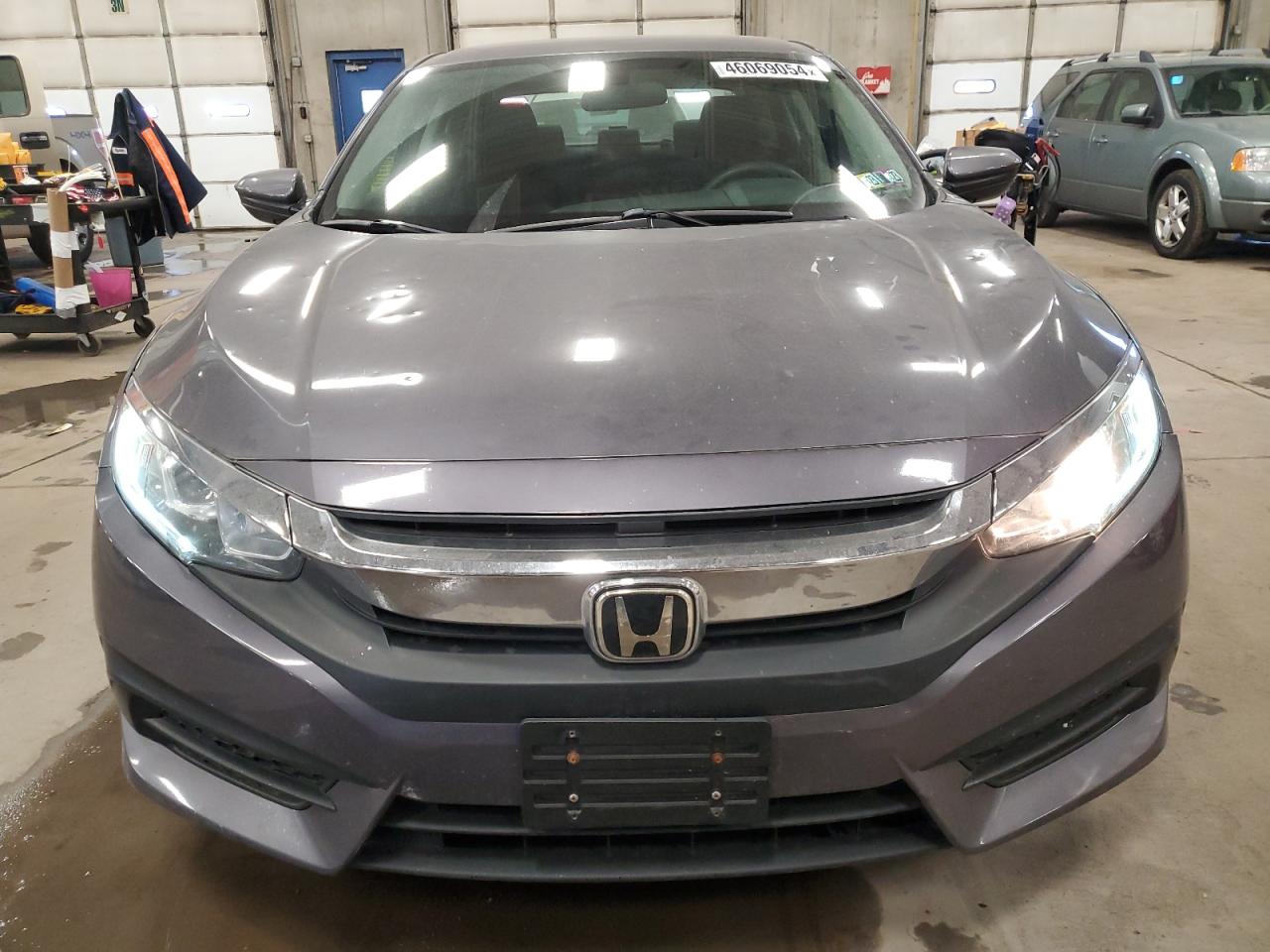 Photo 4 VIN: 2HGFC2F5XJH565922 - HONDA CIVIC 