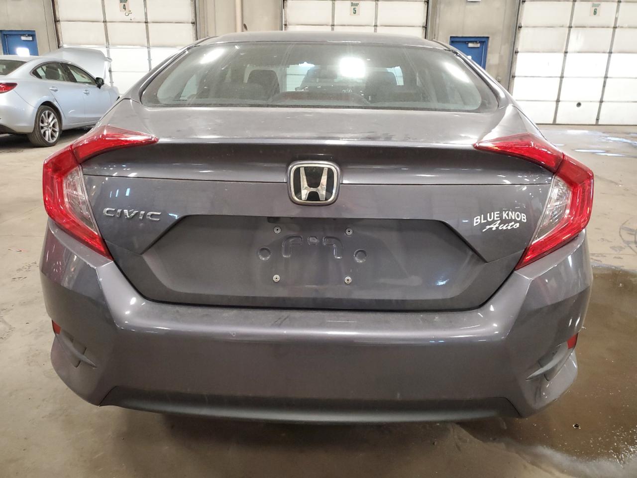 Photo 5 VIN: 2HGFC2F5XJH565922 - HONDA CIVIC 