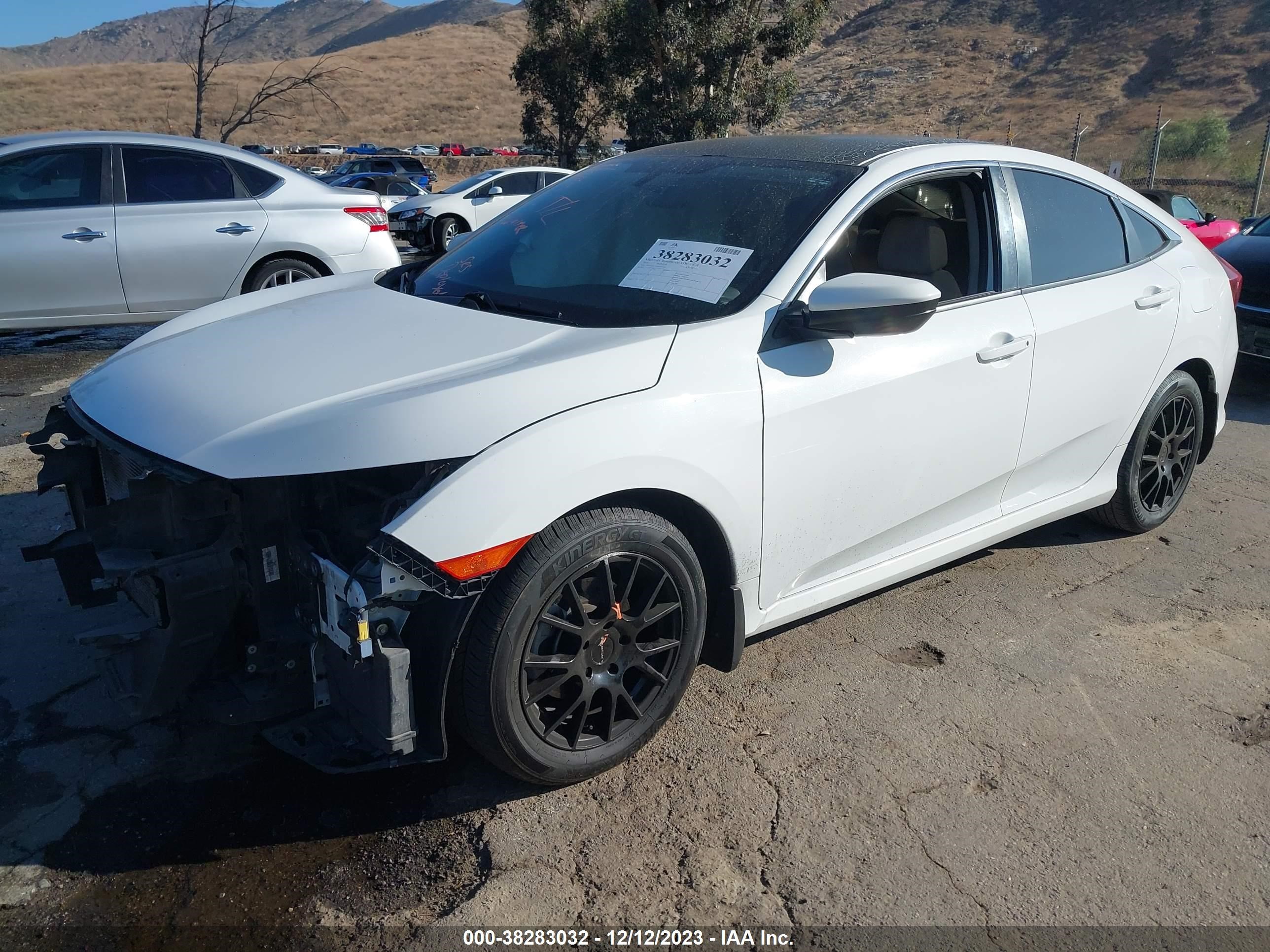 Photo 1 VIN: 2HGFC2F5XJH586642 - HONDA CIVIC 