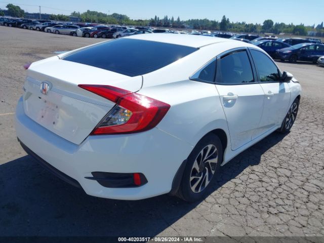 Photo 3 VIN: 2HGFC2F5XJH586737 - HONDA CIVIC 