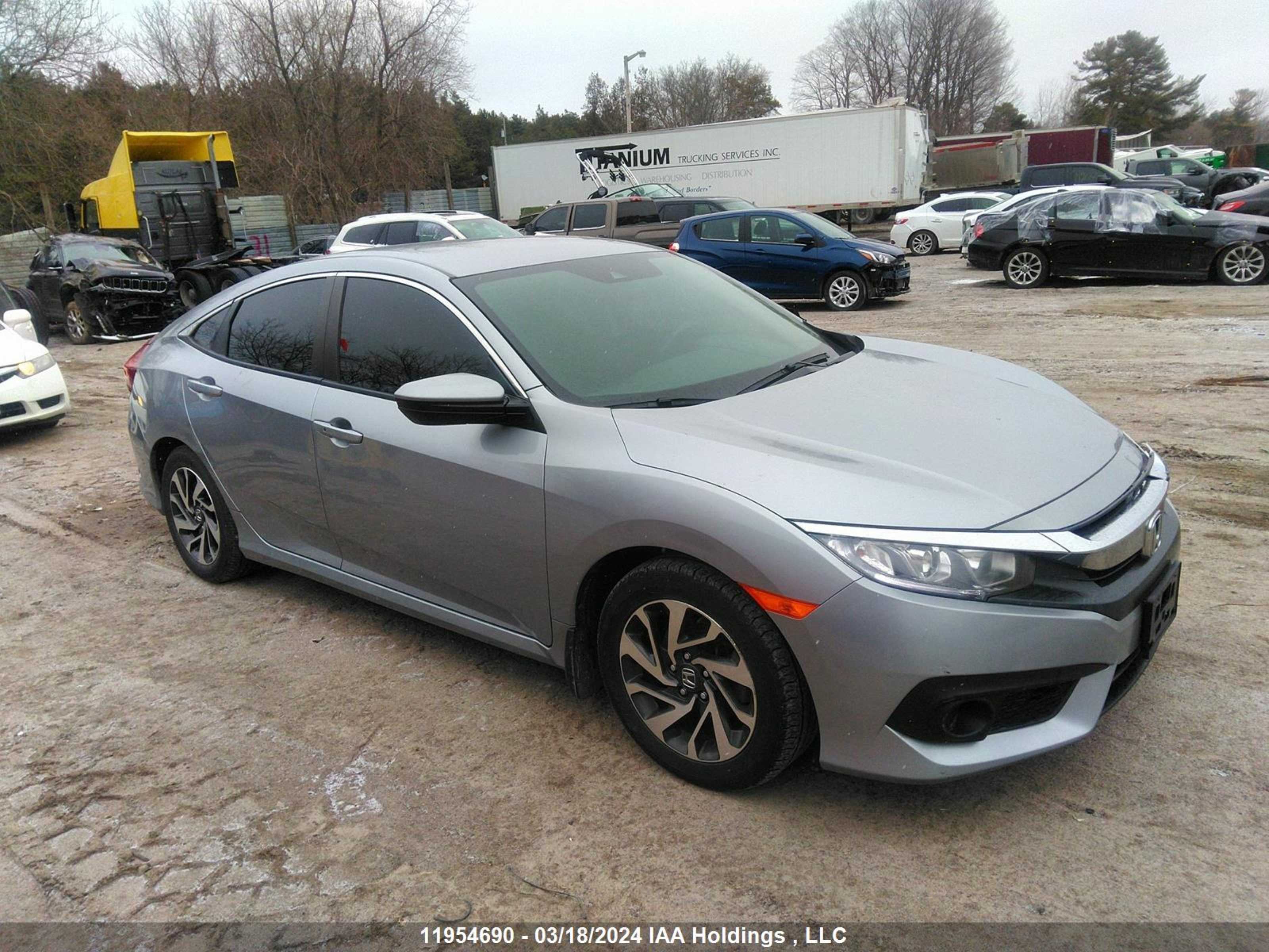 Photo 0 VIN: 2HGFC2F62JH015851 - HONDA CIVIC 