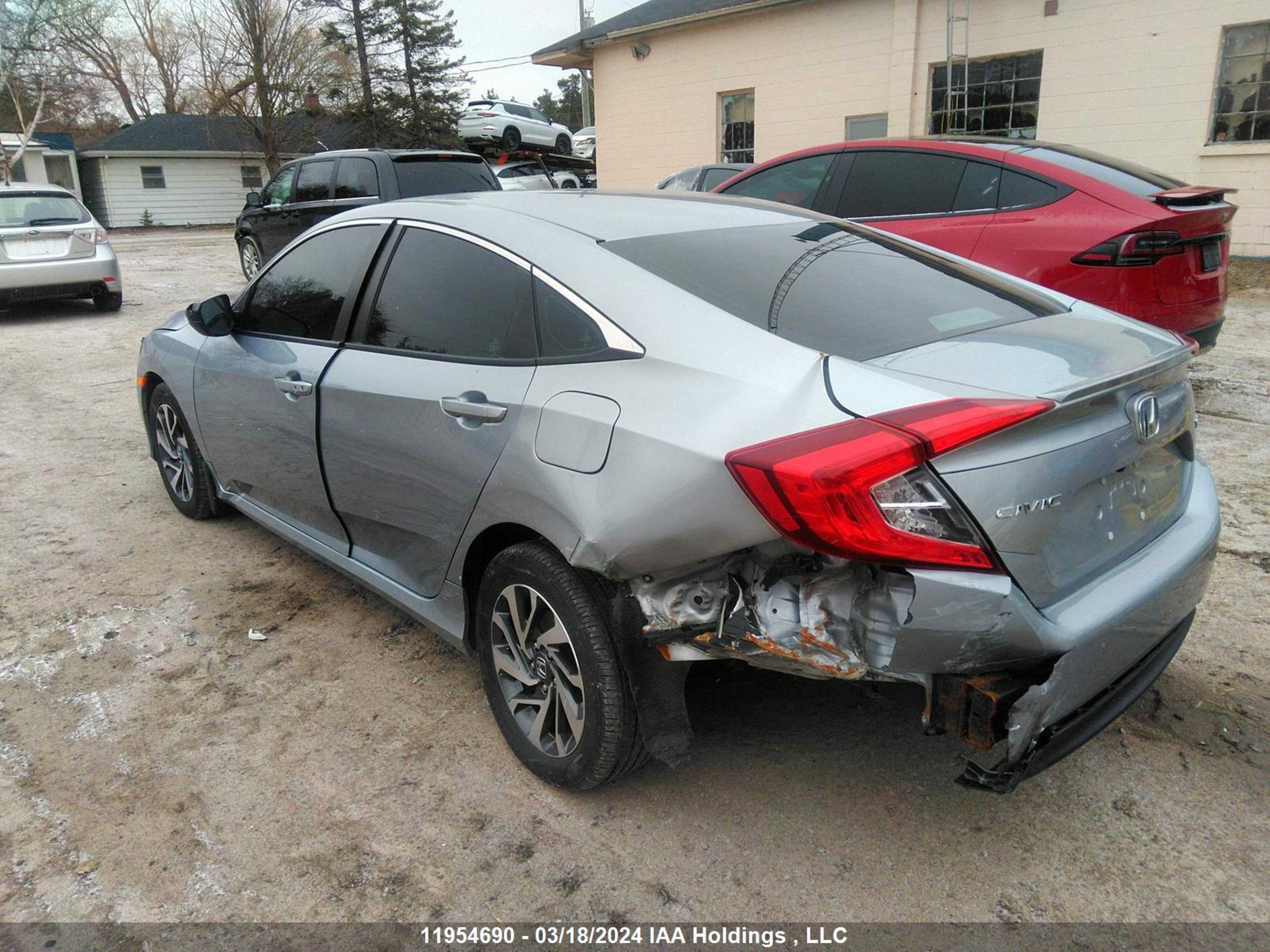 Photo 2 VIN: 2HGFC2F62JH015851 - HONDA CIVIC 