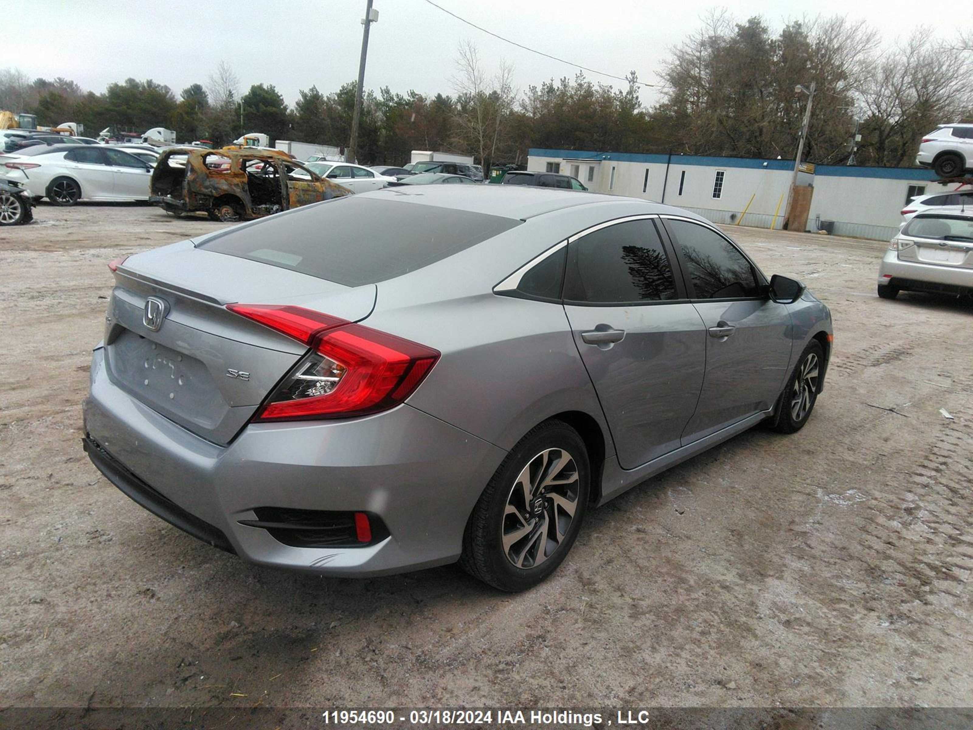 Photo 3 VIN: 2HGFC2F62JH015851 - HONDA CIVIC 