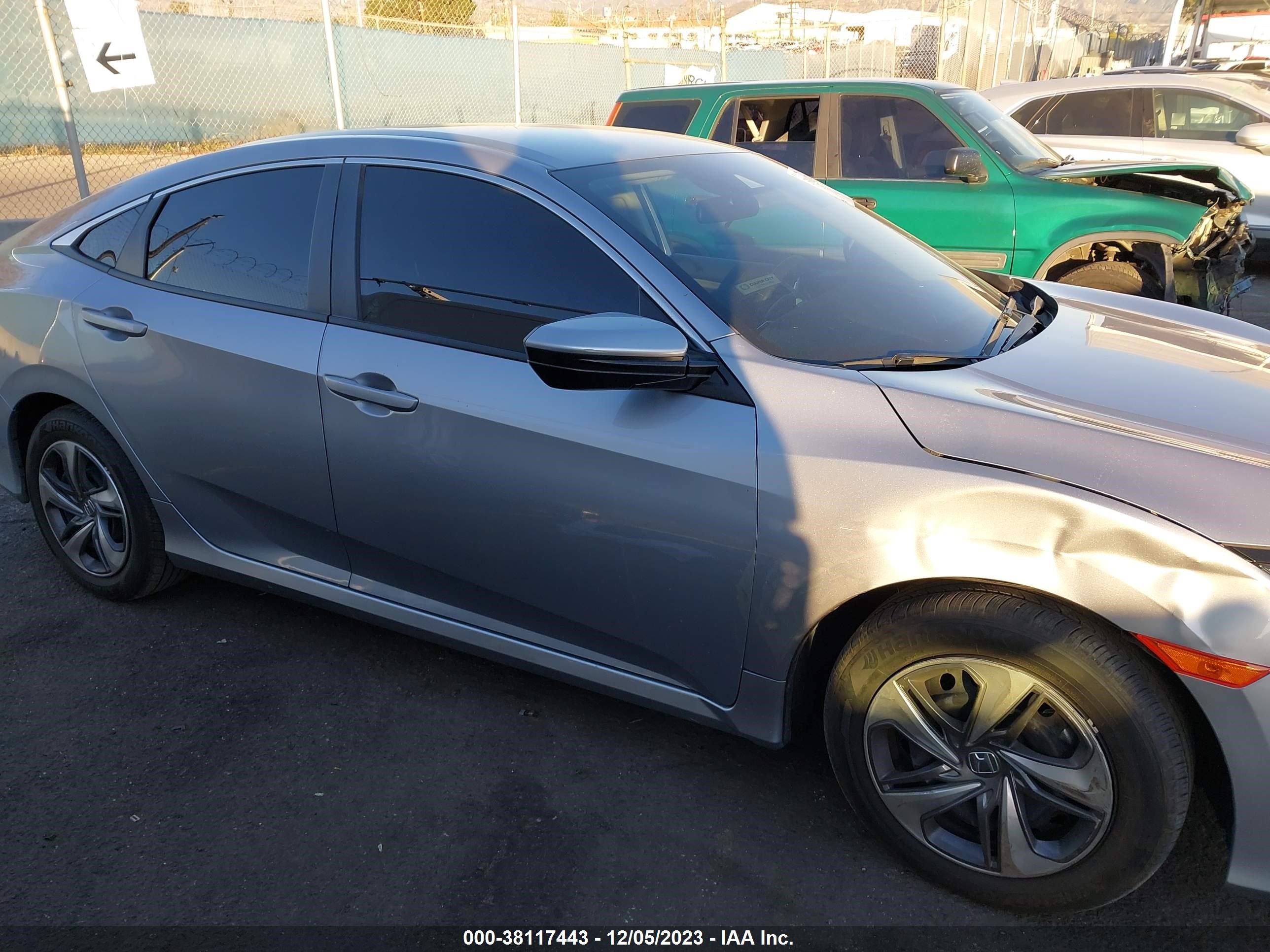 Photo 12 VIN: 2HGFC2F6XKH559242 - HONDA CIVIC 