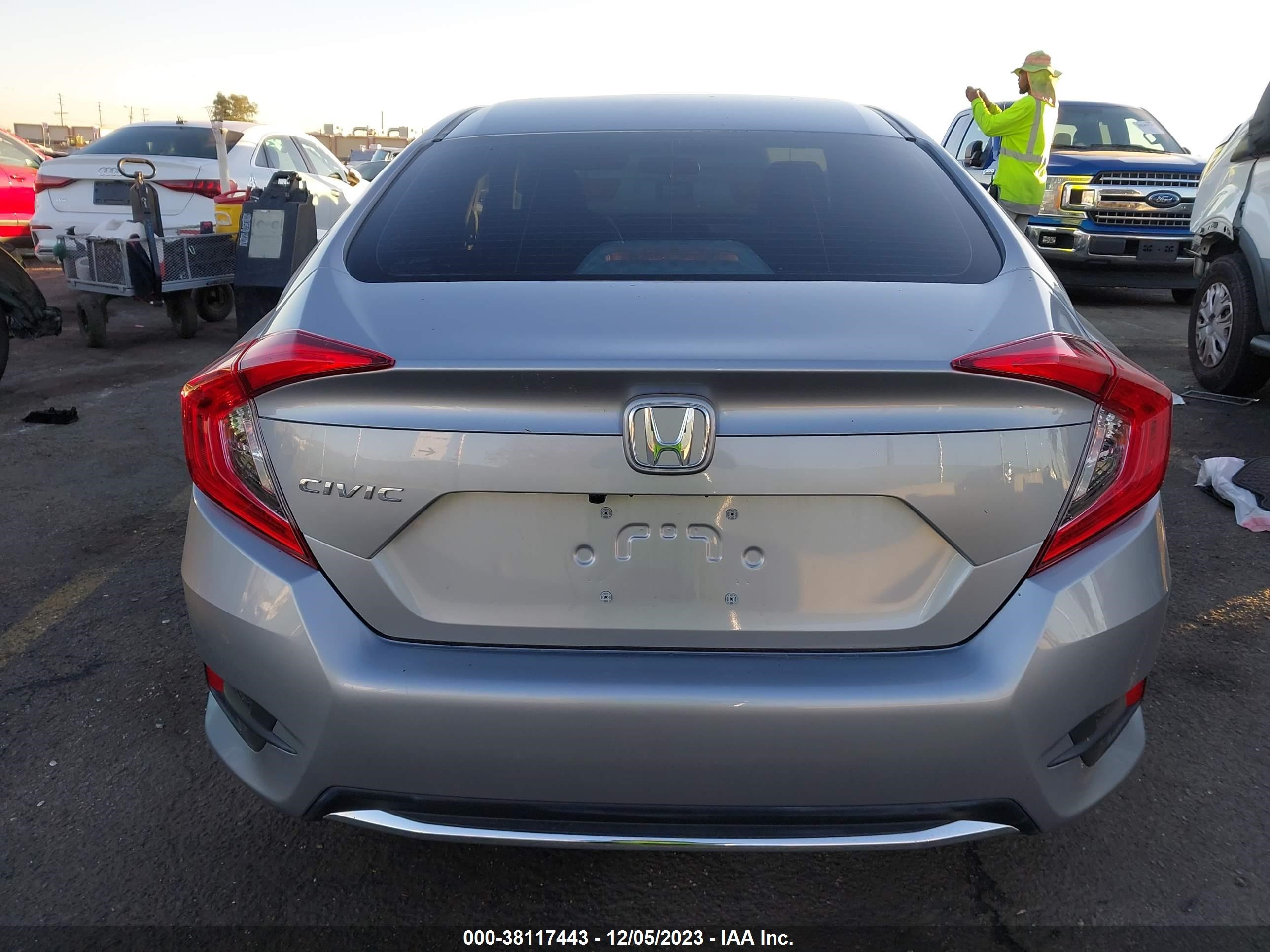 Photo 15 VIN: 2HGFC2F6XKH559242 - HONDA CIVIC 