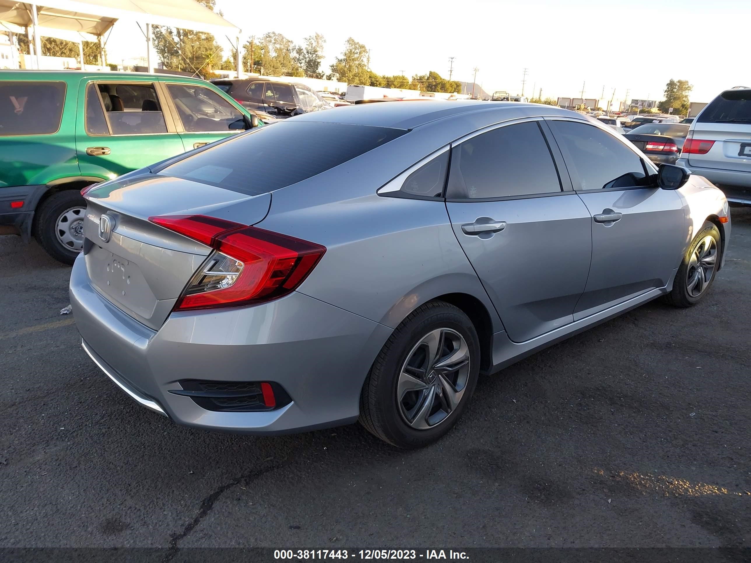 Photo 3 VIN: 2HGFC2F6XKH559242 - HONDA CIVIC 