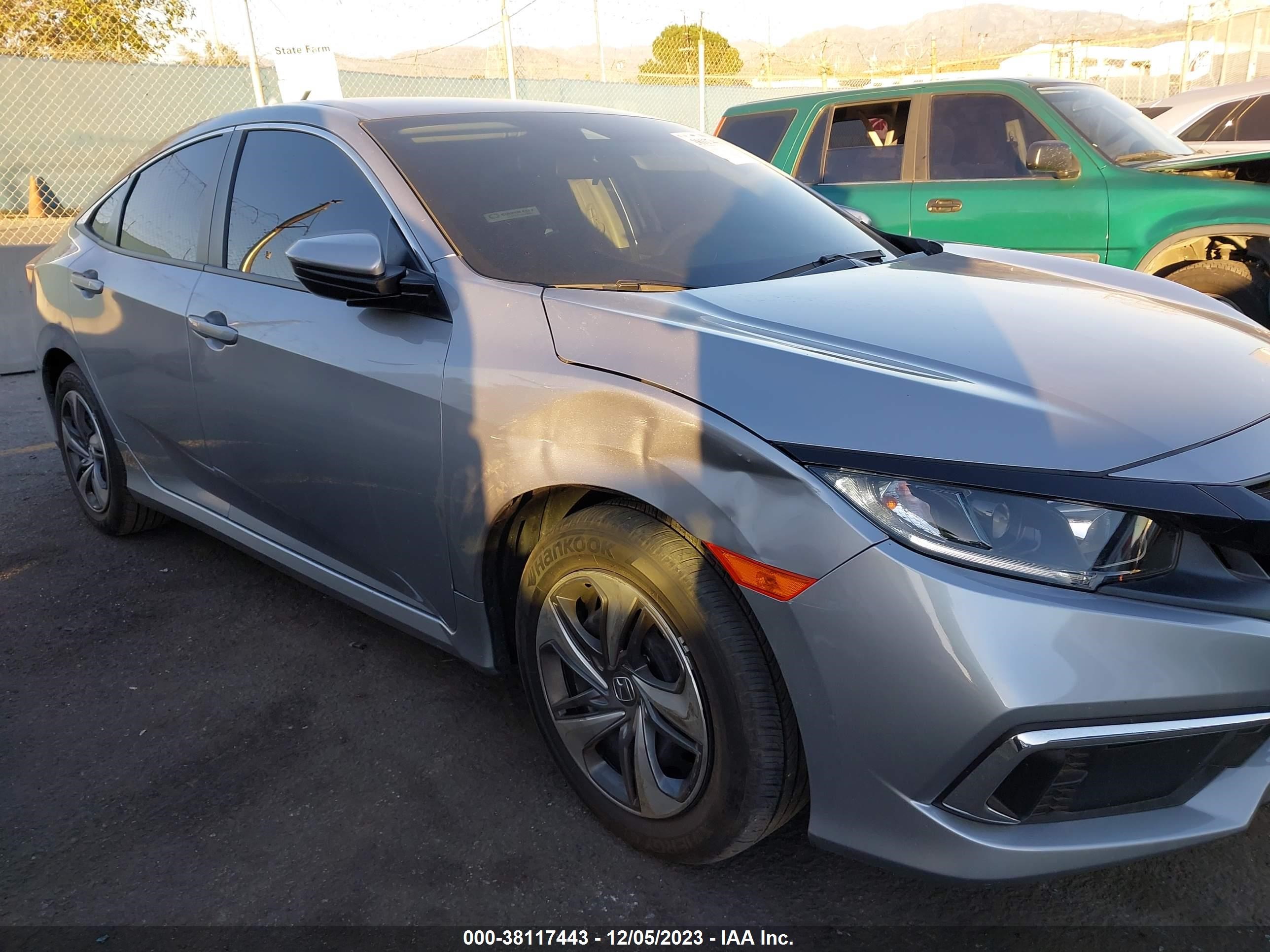 Photo 5 VIN: 2HGFC2F6XKH559242 - HONDA CIVIC 