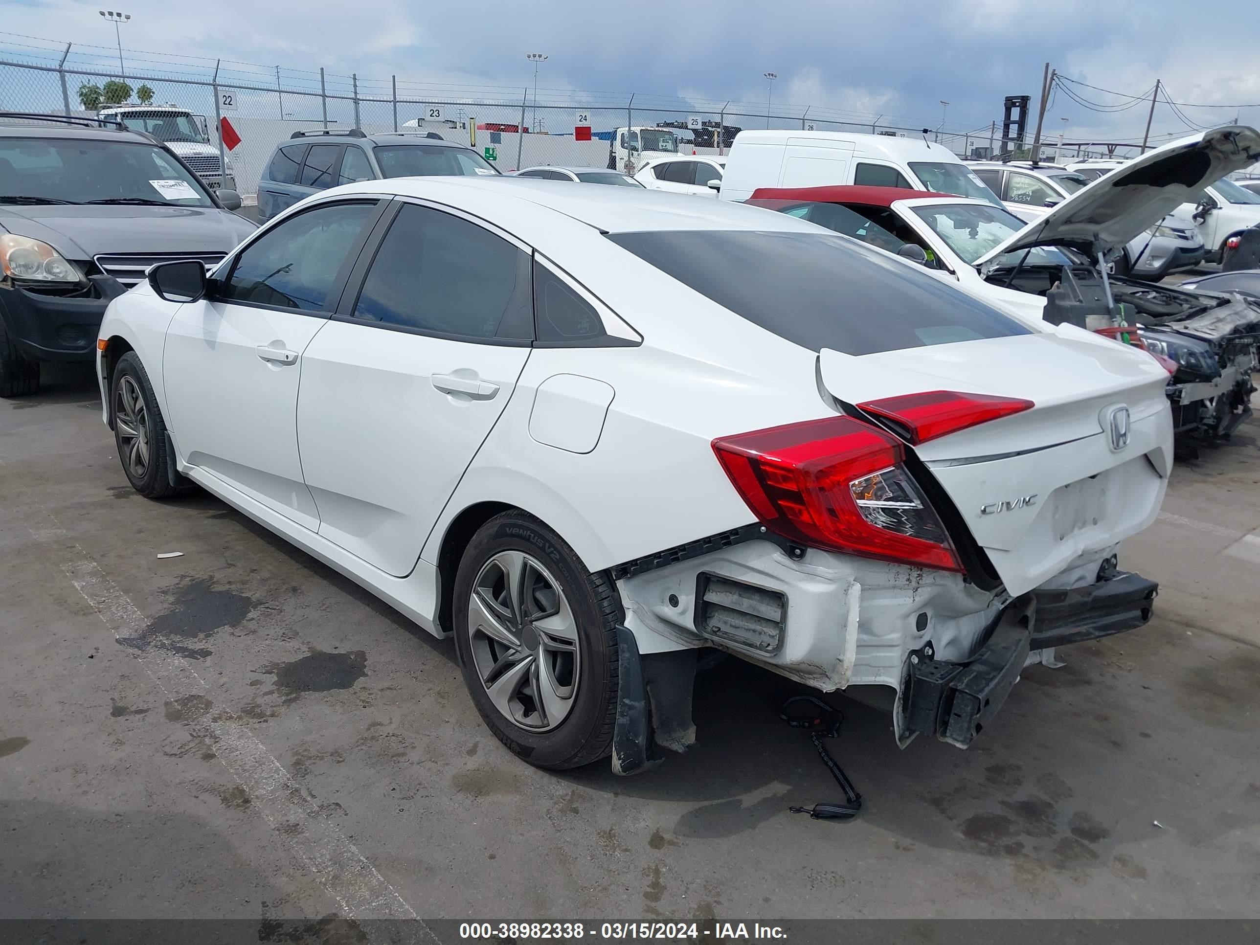 Photo 2 VIN: 2HGFC2F6XLH565530 - HONDA CIVIC 