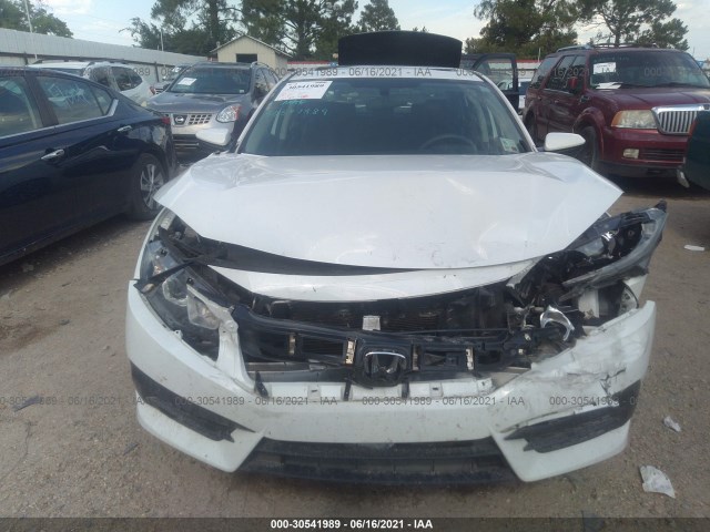 Photo 5 VIN: 2HGFC2F70JH557460 - HONDA CIVIC SEDAN 