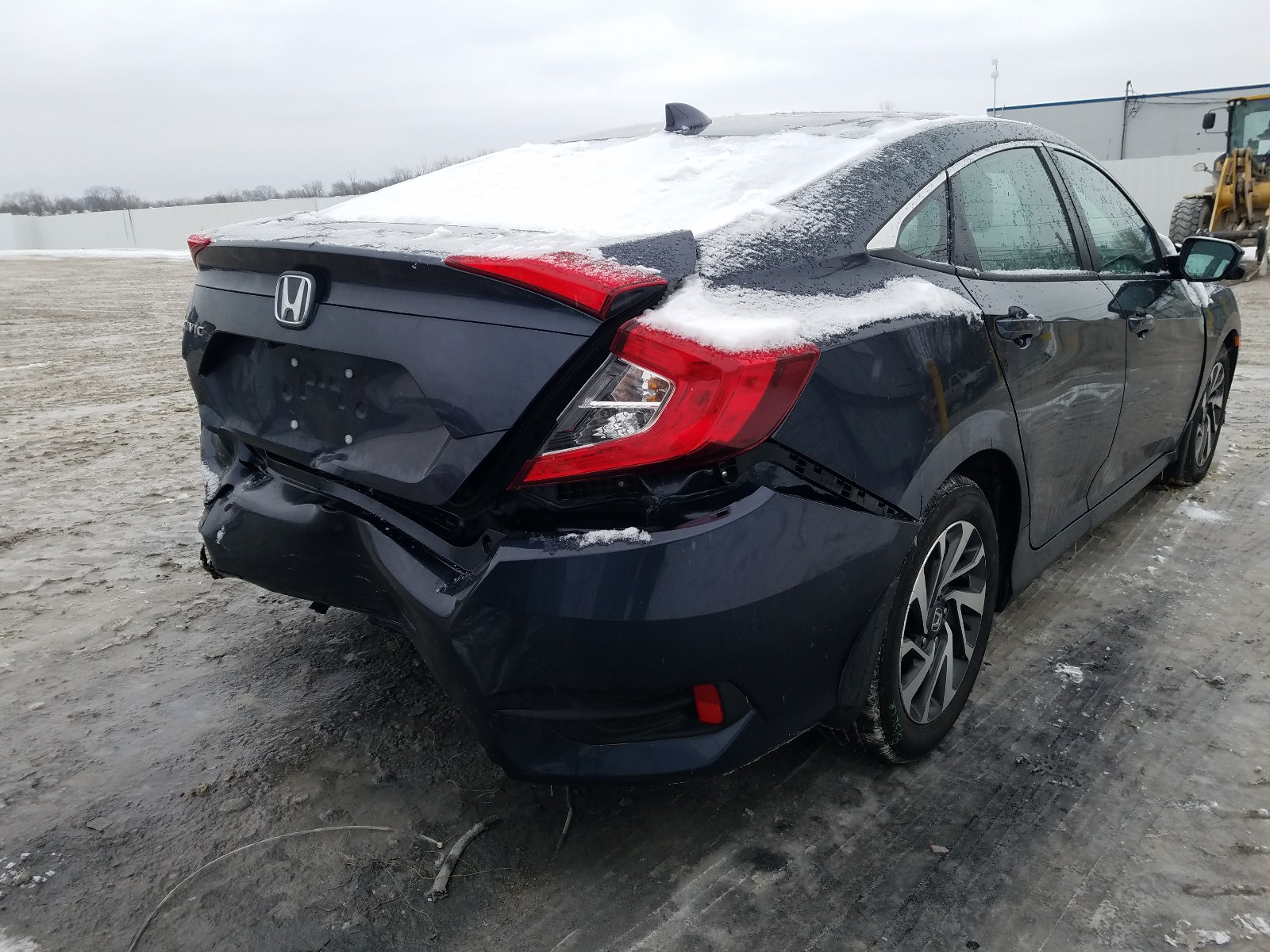 Photo 3 VIN: 2HGFC2F70JH565509 - HONDA CIVIC EX 