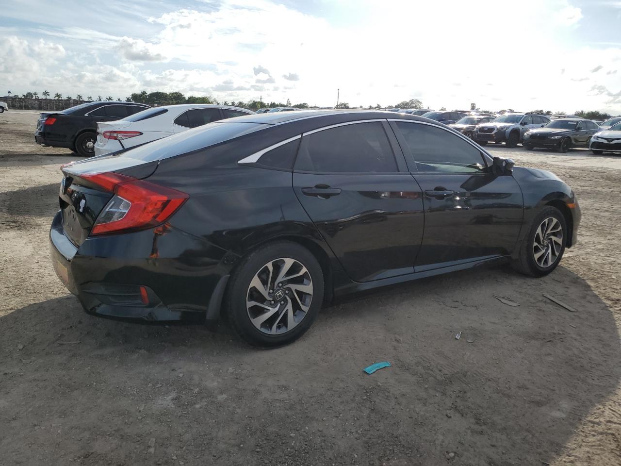 Photo 2 VIN: 2HGFC2F71GH504579 - HONDA CIVIC 