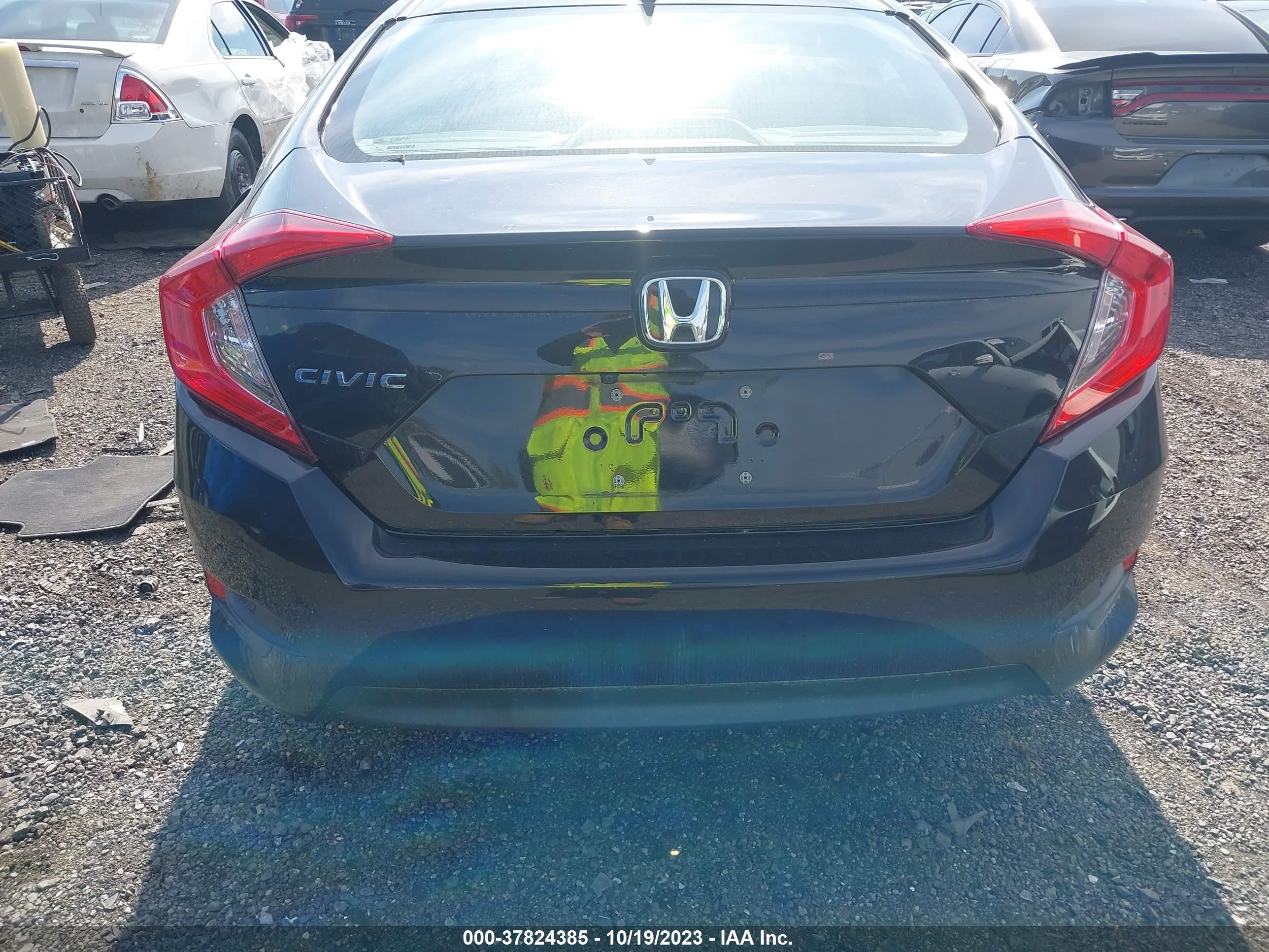 Photo 15 VIN: 2HGFC2F71JH507716 - HONDA CIVIC 