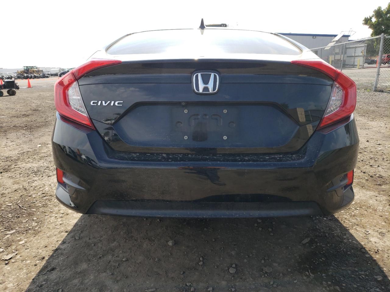 Photo 5 VIN: 2HGFC2F71JH526573 - HONDA CIVIC 