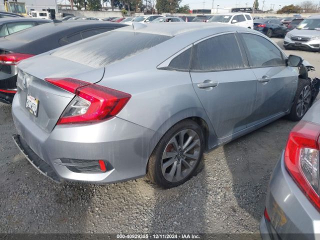 Photo 3 VIN: 2HGFC2F71JH585204 - HONDA CIVIC 