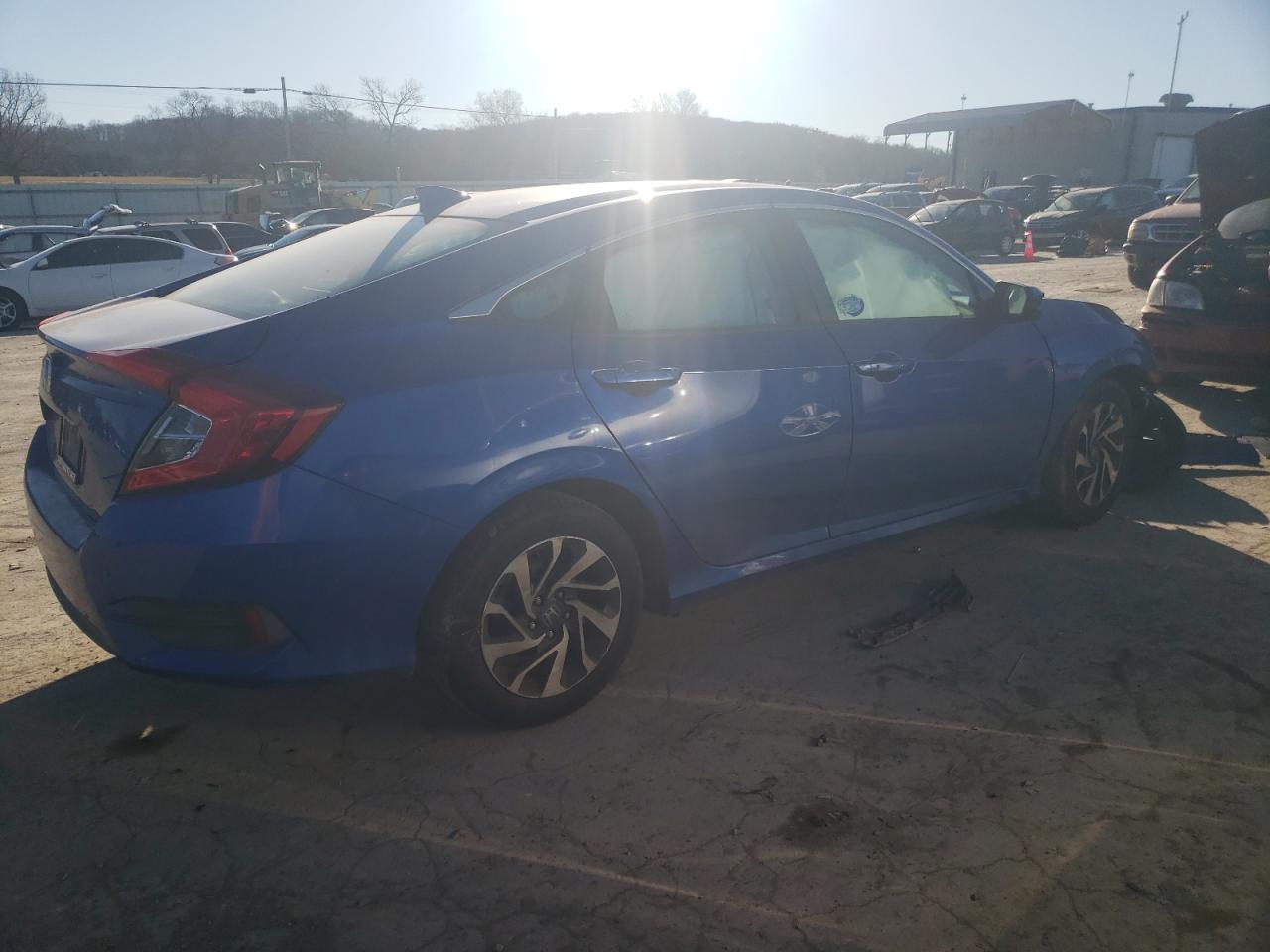 Photo 2 VIN: 2HGFC2F72HH522266 - HONDA CIVIC 