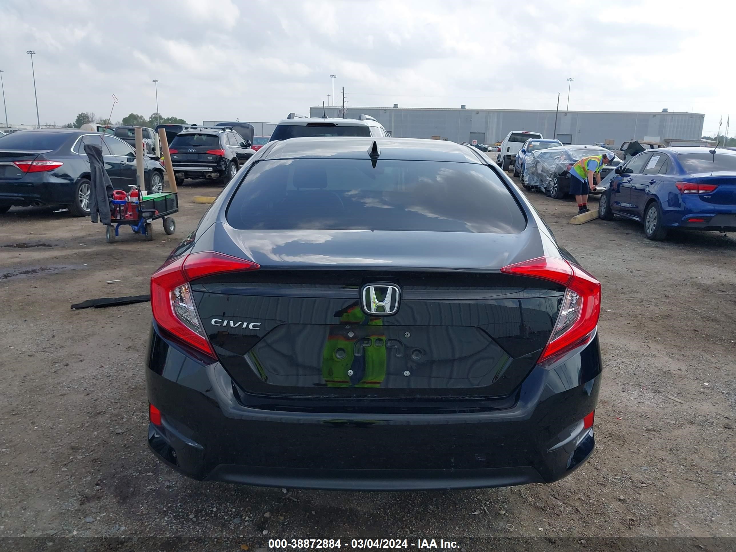 Photo 14 VIN: 2HGFC2F72JH512472 - HONDA CIVIC 