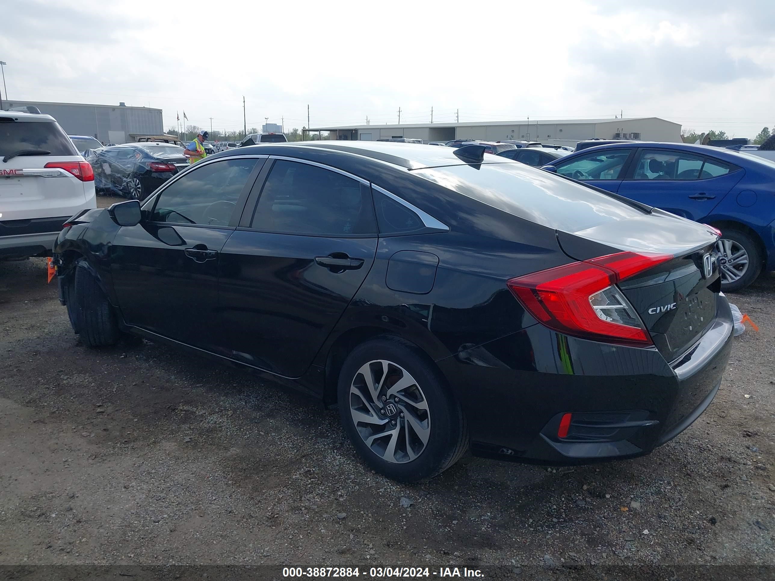 Photo 2 VIN: 2HGFC2F72JH512472 - HONDA CIVIC 