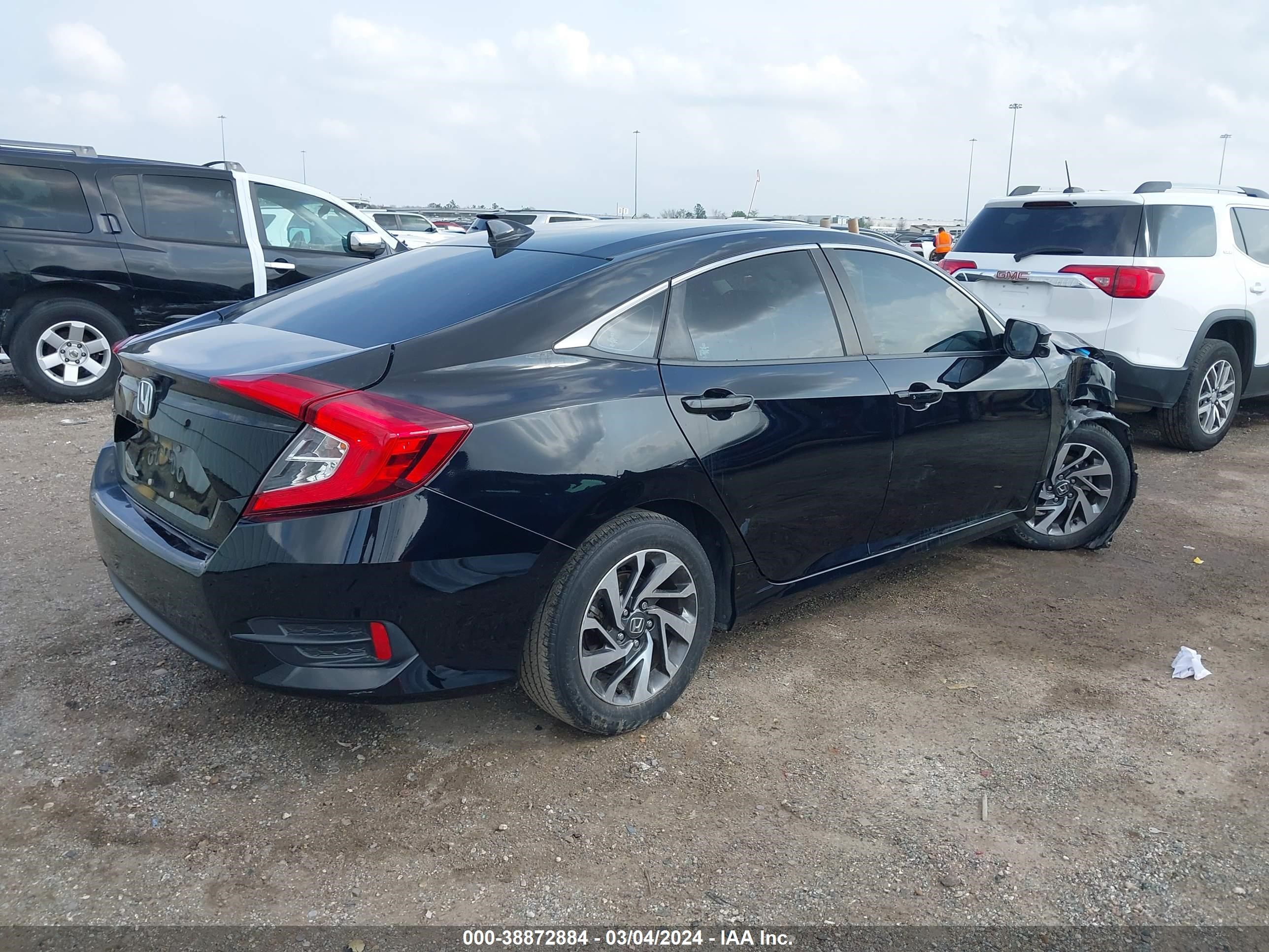 Photo 3 VIN: 2HGFC2F72JH512472 - HONDA CIVIC 