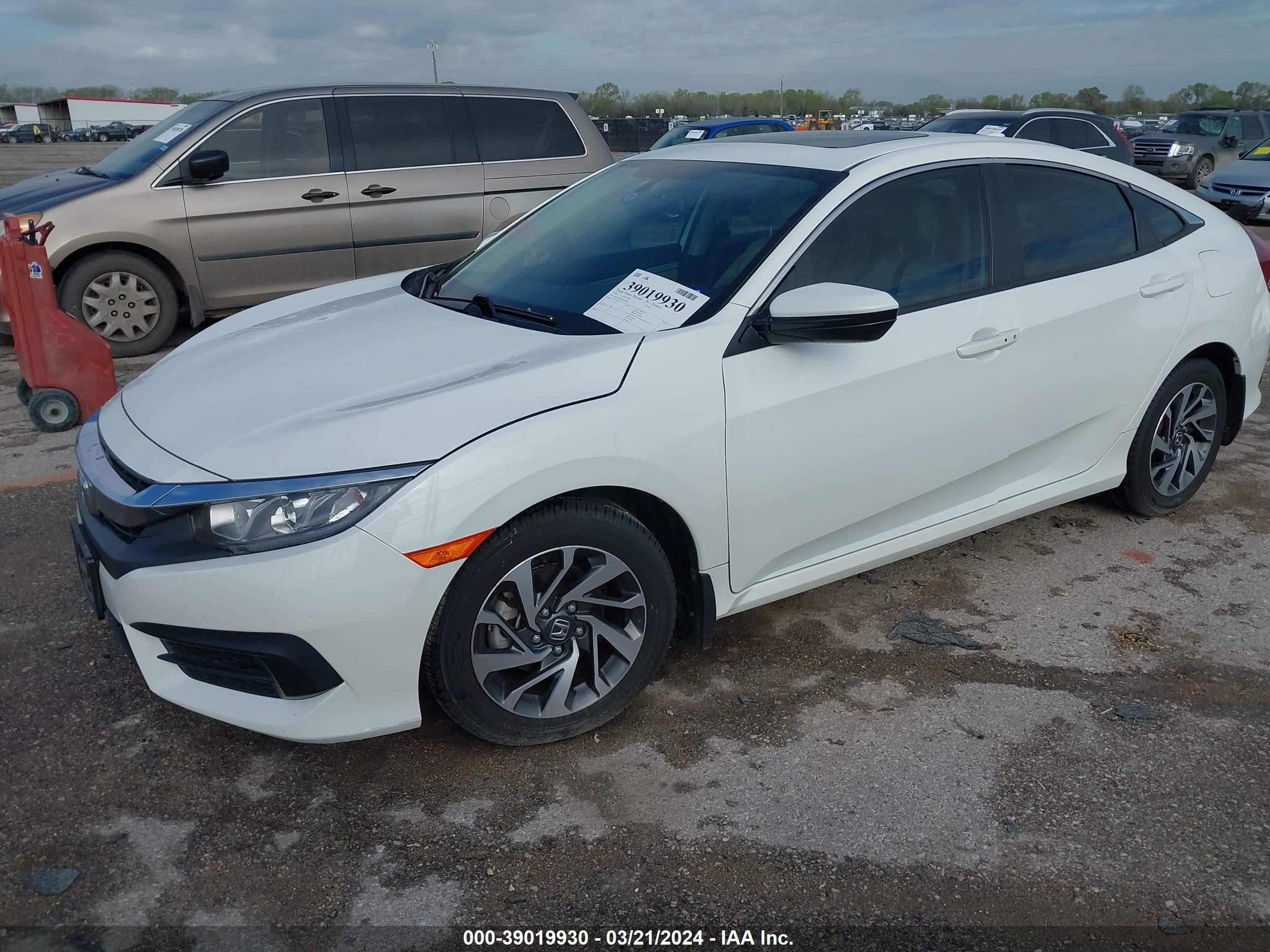 Photo 1 VIN: 2HGFC2F72JH528980 - HONDA CIVIC 