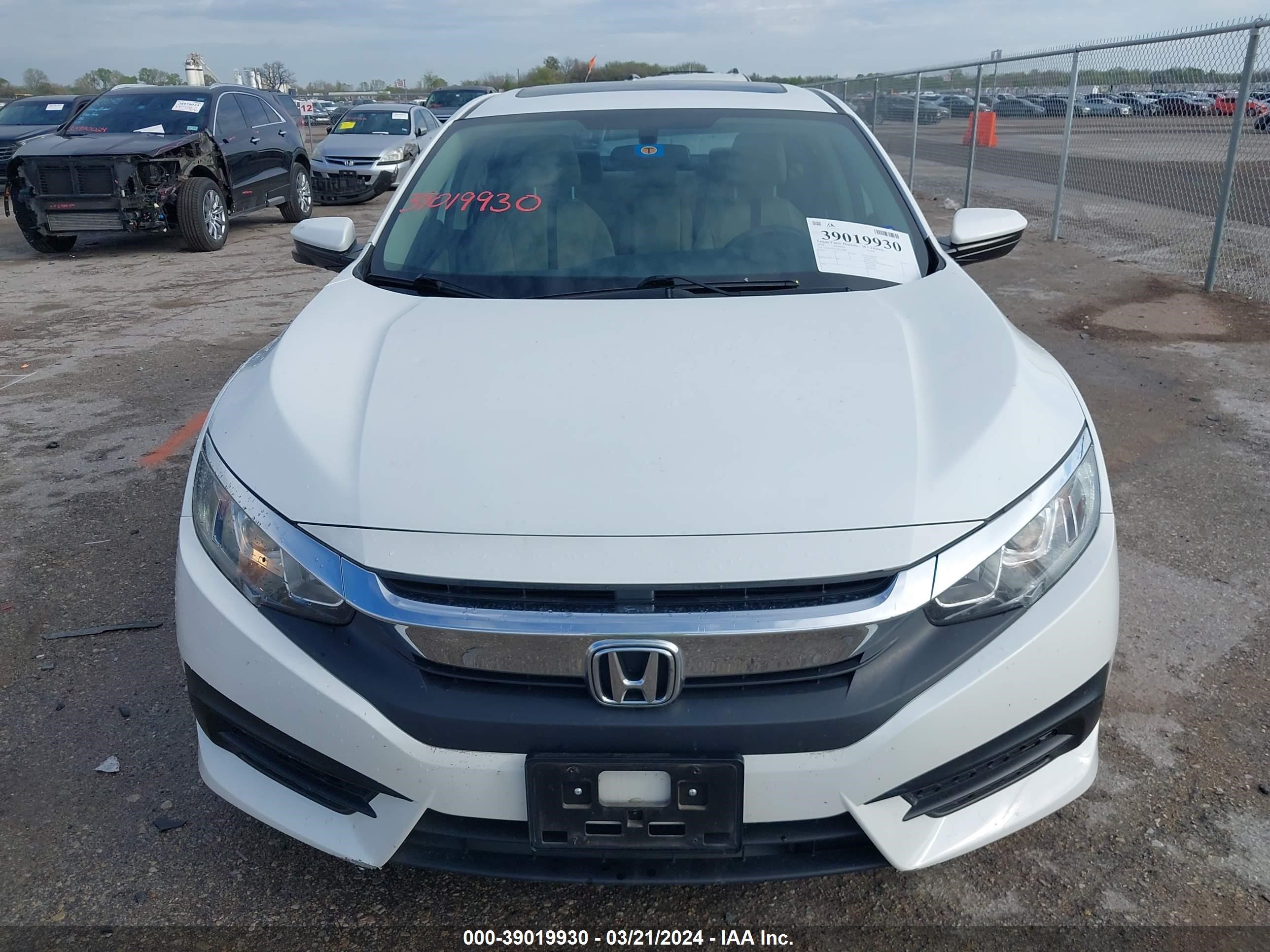 Photo 10 VIN: 2HGFC2F72JH528980 - HONDA CIVIC 