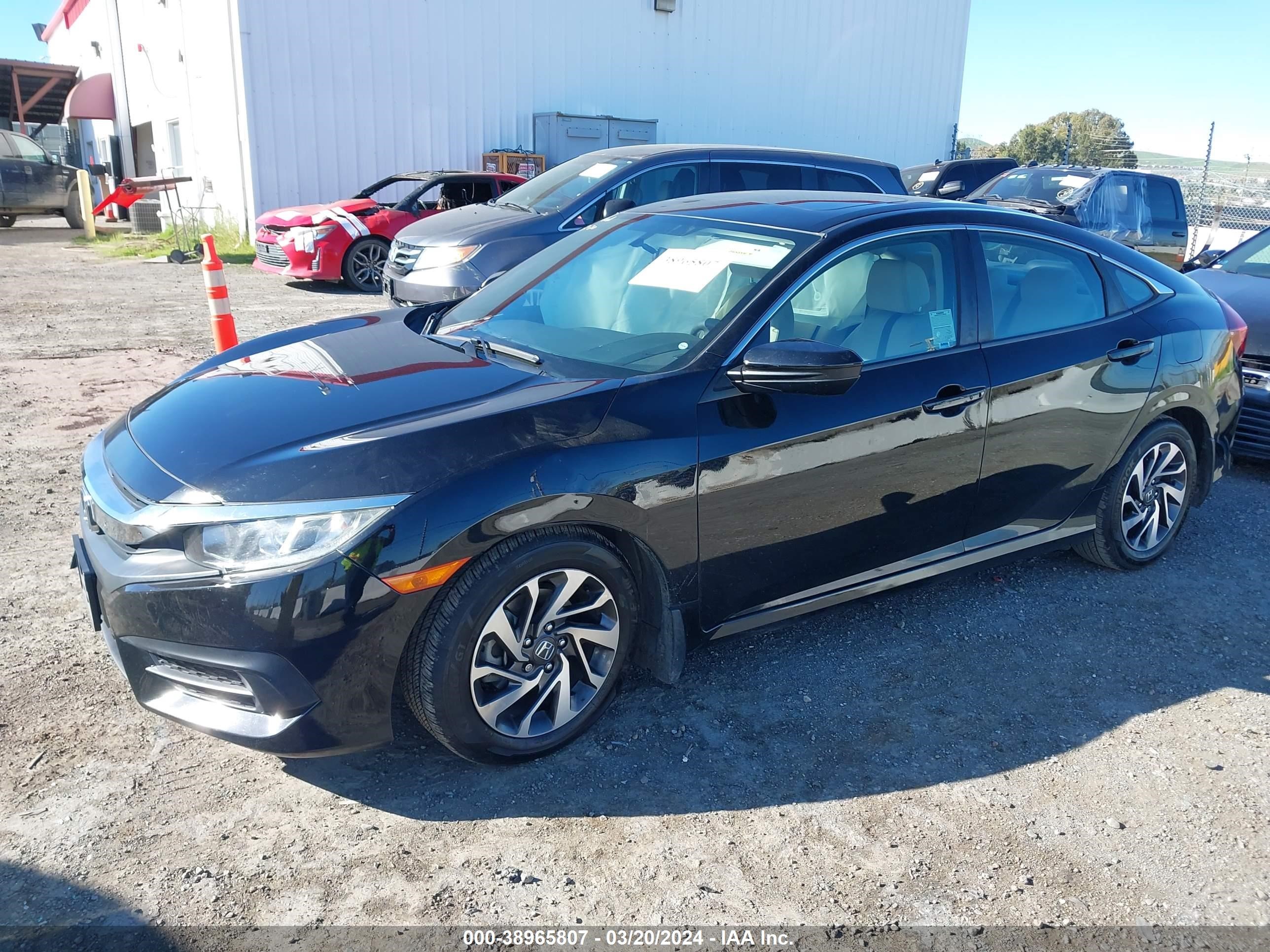 Photo 1 VIN: 2HGFC2F72JH555774 - HONDA CIVIC 