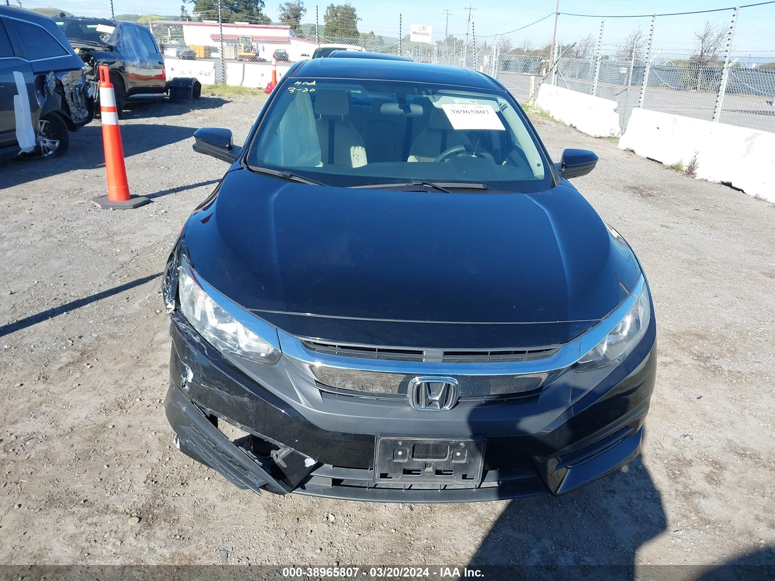 Photo 11 VIN: 2HGFC2F72JH555774 - HONDA CIVIC 