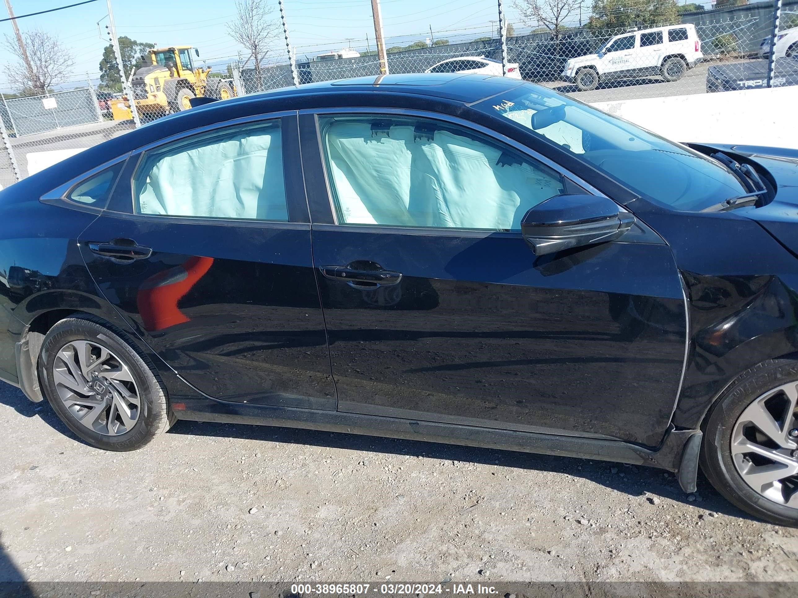 Photo 12 VIN: 2HGFC2F72JH555774 - HONDA CIVIC 