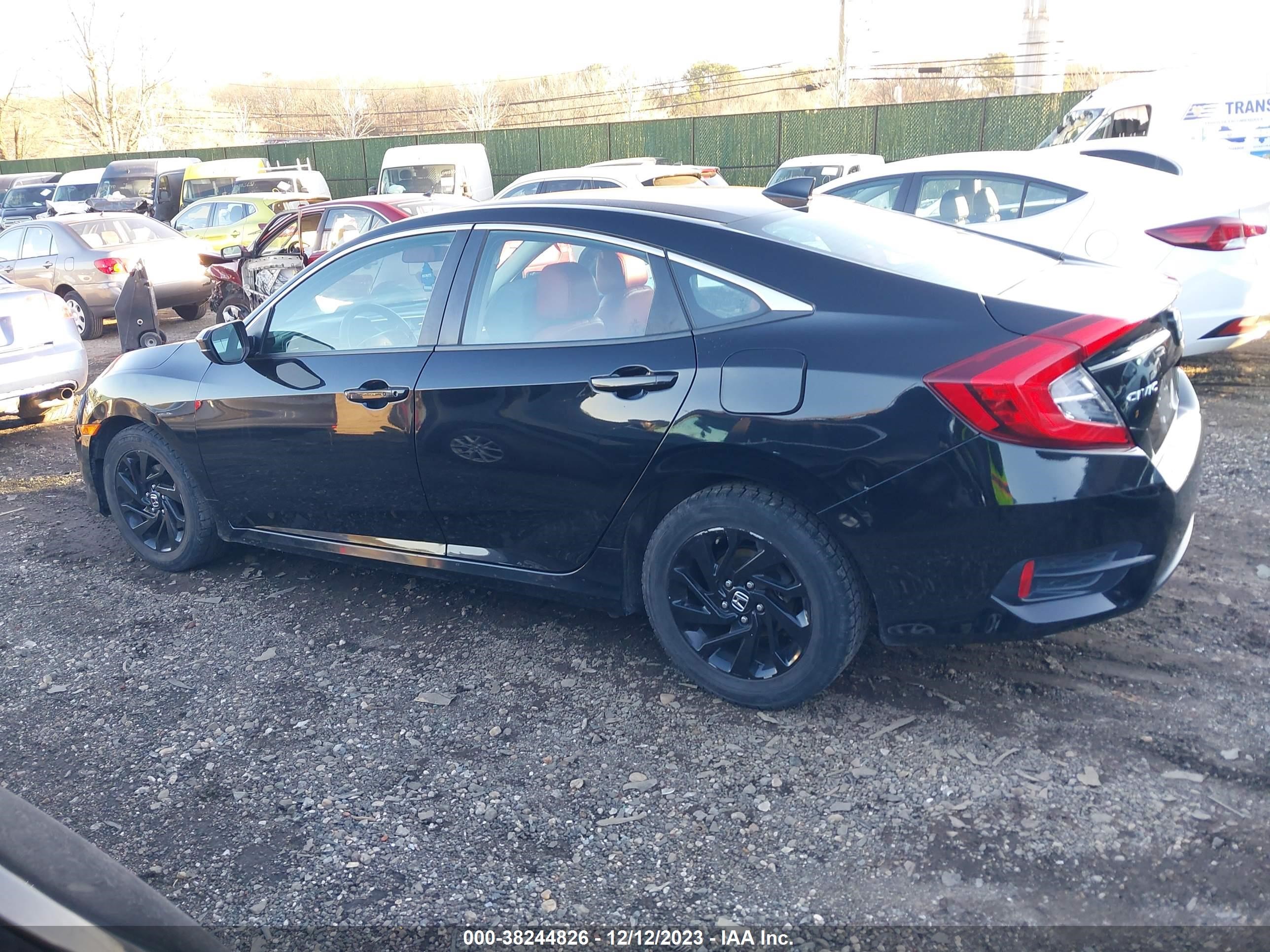 Photo 13 VIN: 2HGFC2F73JH562684 - HONDA CIVIC 